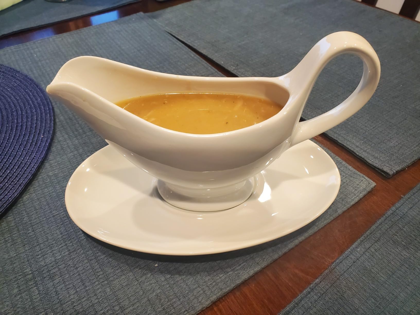 Yedio 18 oz Gravy Boat with Saucer, Large White Ceramic Gravy Boat, Boat and Tray for Turkey Beef Sauce, Salad Dressing, Creamer, Milk, Broth,Microwave and Dishwasher Safe customer photo 2