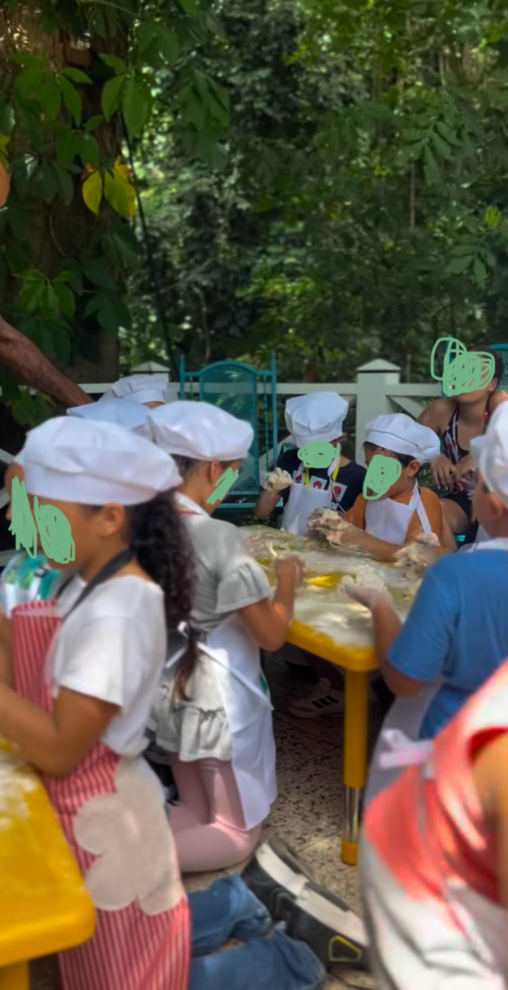 Kids Apron and Chef Hat Set, 24 Pieces Boys Girls Kids Apron with 2 Pockets Adjustable for Cooking Classroom Baking Painting, 6-13 Years, White customer photo 1