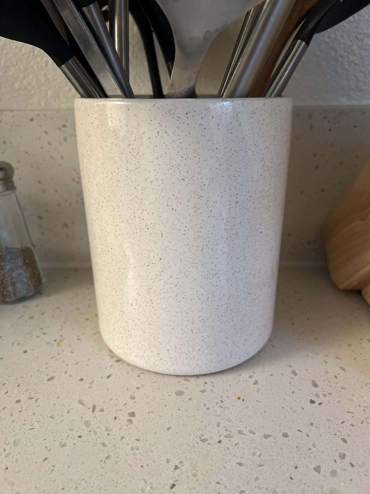 Nucookery Utensil Holder, 6.4 inch Ceramic Kitchen Utensil Holders for Countertop with Protection Cork Bottom, Vintage Farmhouse Kitchen Decor for Counter customer photo 1