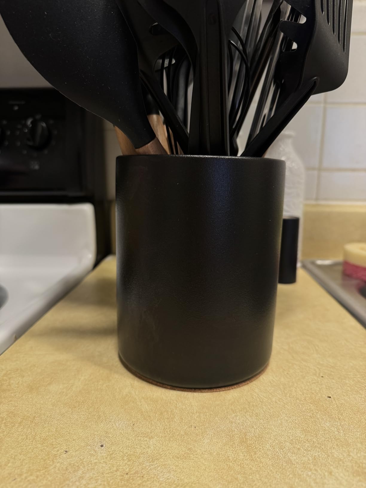 Nucookery Utensil Holder, 6.4 inch Ceramic Kitchen Utensil Holders for Countertop with Protection Cork Bottom, Vintage Farmhouse Kitchen Decor for Counter customer photo 2