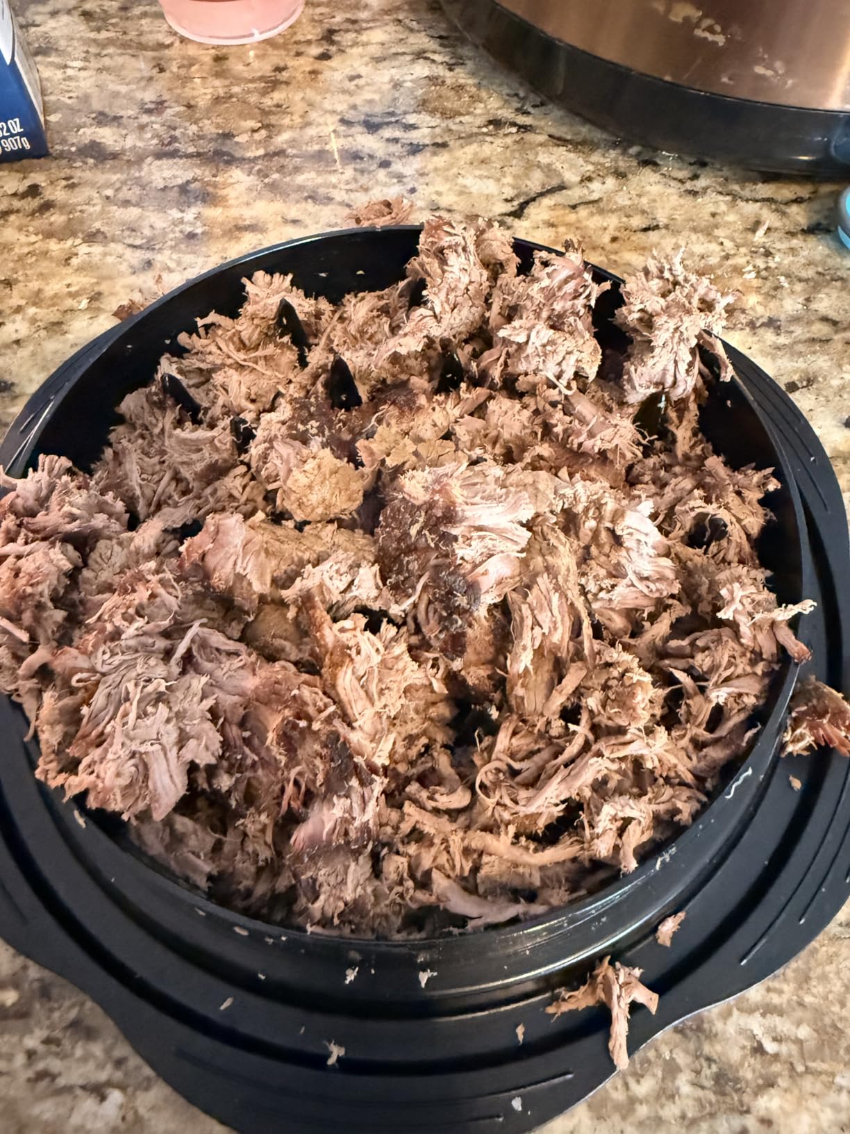 SURETIVIAN Chicken Shredder Large Chicken Breast Shredder Tool Twist with Brush&Fork, Visible Meat Shredder Machine, Strong Anti-Slip Strip, Ergonomic Handle, BPA Free, Suitable for Pork Beef Chicken customer photo 1