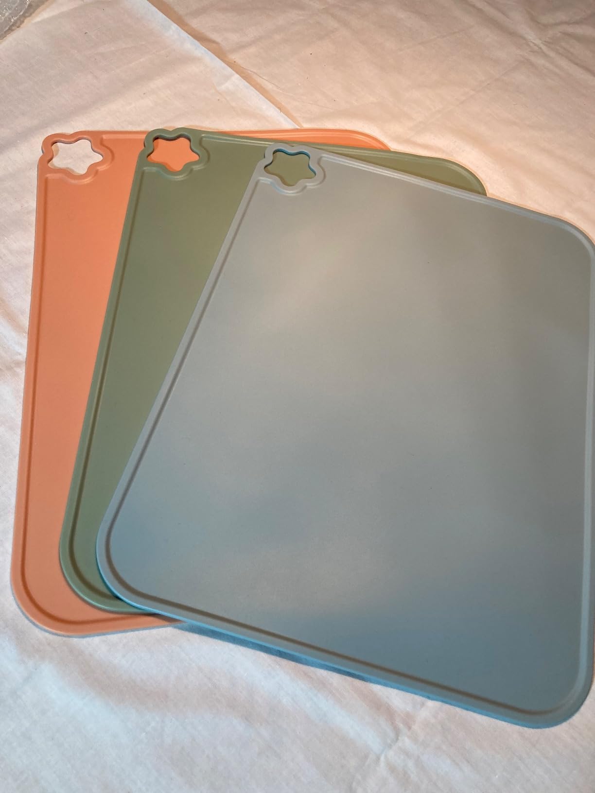 Cutebe Silicone Placemat for Toddles Kids Non-Slip Reusable Portable Kids Placemats for Dinning Table Heat Resistant Placemats, Baby Placemat Stain Resistant Silicone Mat for Dining Table 3 Pack customer photo 2