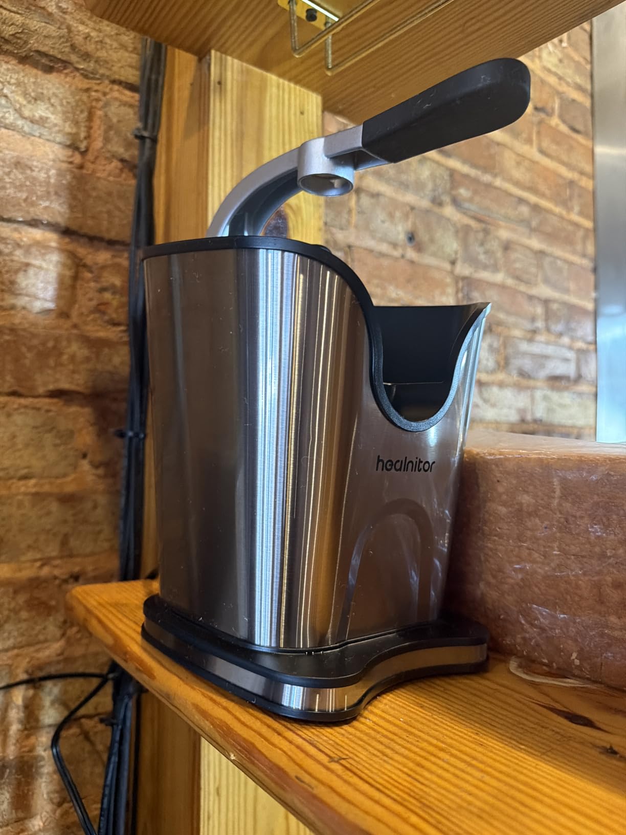 Healnitor 150W Electric Citrus Juicer Squeezer with 2 Cones, Stainless Steel Quiet Orange Juice Extractor Machines for Lime Grapefruit Lemon, Detachable Design customer photo 1