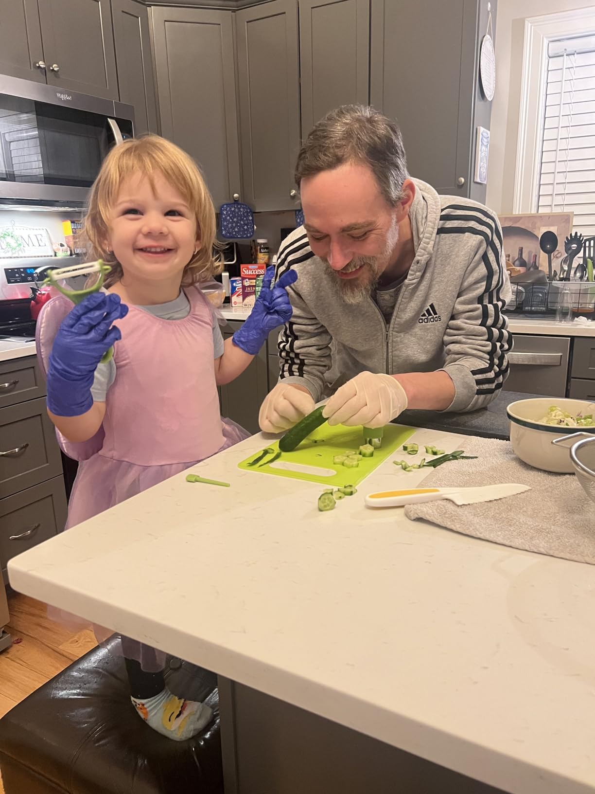 40Pcs Kids Knife Set for Real Cooking: Montessori Kitchen Tools for Toddlers, Kitchen Toy for 3 4 5 6 7 8 9 10 Year Old Boys Girls Birthday Gifts customer photo 1