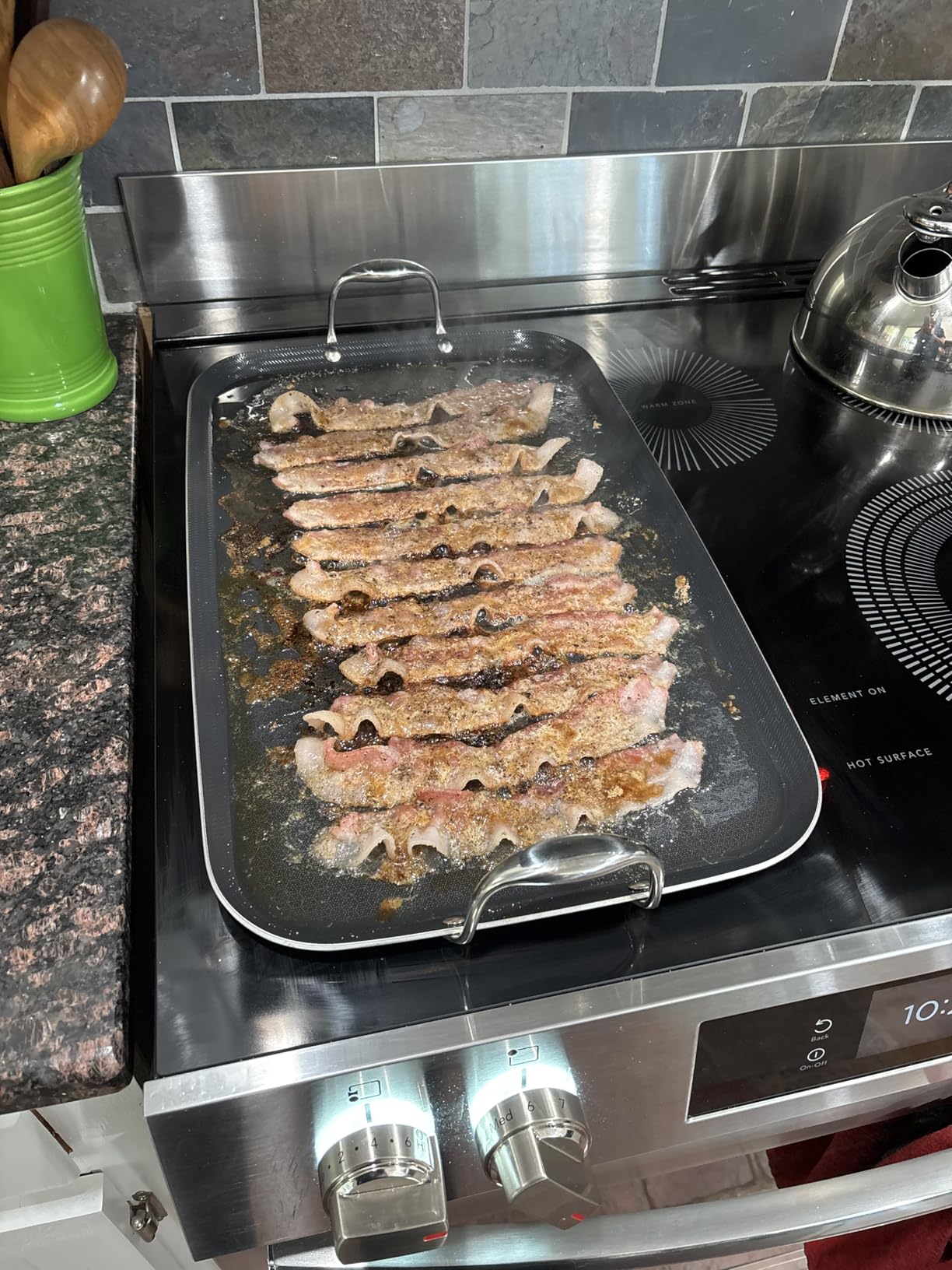 HexClad Hybrid Nonstick Double Burner Griddle, Stay-Cool Handles, Dishwasher-Friendly, Oven-Safe Up to 900°F, Induction Ready, Compatible with All Cooktops customer photo 1