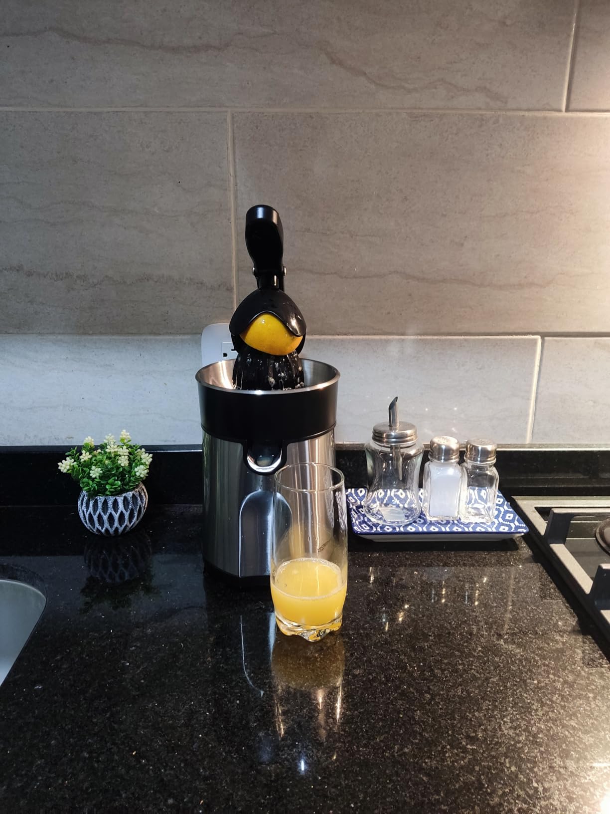 Electric Citrus Juicer Squeezer, Orange Juicer with Two Interchangeable Cones, Suitable for orange, lemon and Grapefruit, Brushed Stainless Steel, Easy to Clean and Use (Black+Silver) customer photo 2