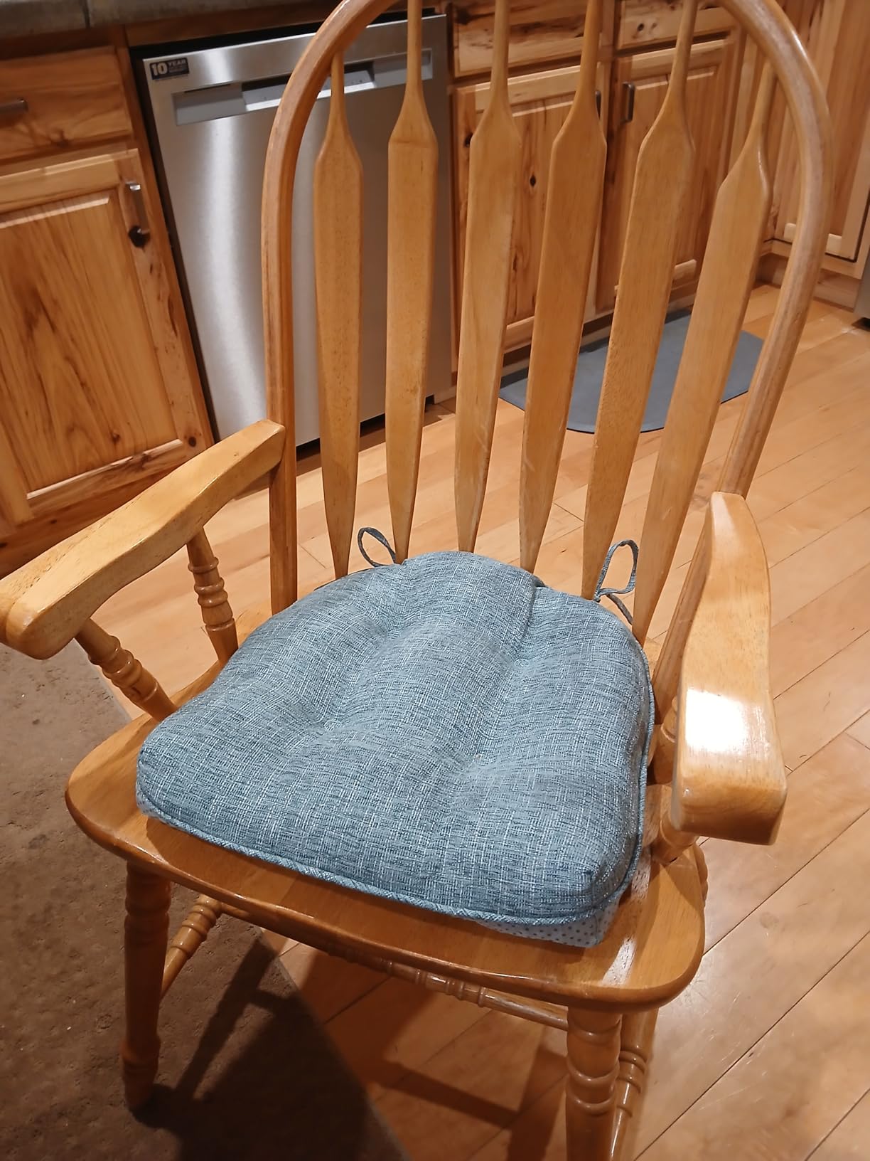 IPYNBAP Chair Cushions for Dining Chairs Set of 4, Kitchen Chair Cushions, Chair Pads with Ties and Non Slip Backing, Tufted Memory Foam Seat Cushion 4 Pack, 15.5