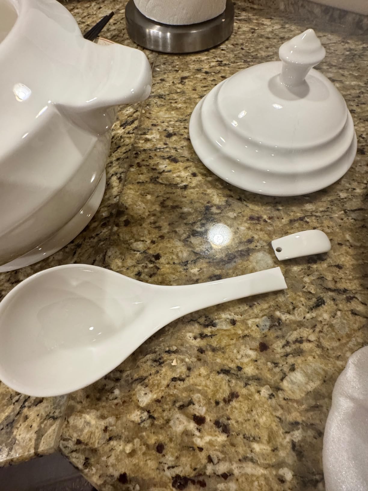 Casserole Dish with Serving Handle, 2.7-quart White French Soup pot, Ceramic Tureen with Lid and Ladle, for Dinner and Party, Microwave, Dishwasher, Oven Safe 11.6 Inch customer photo 2