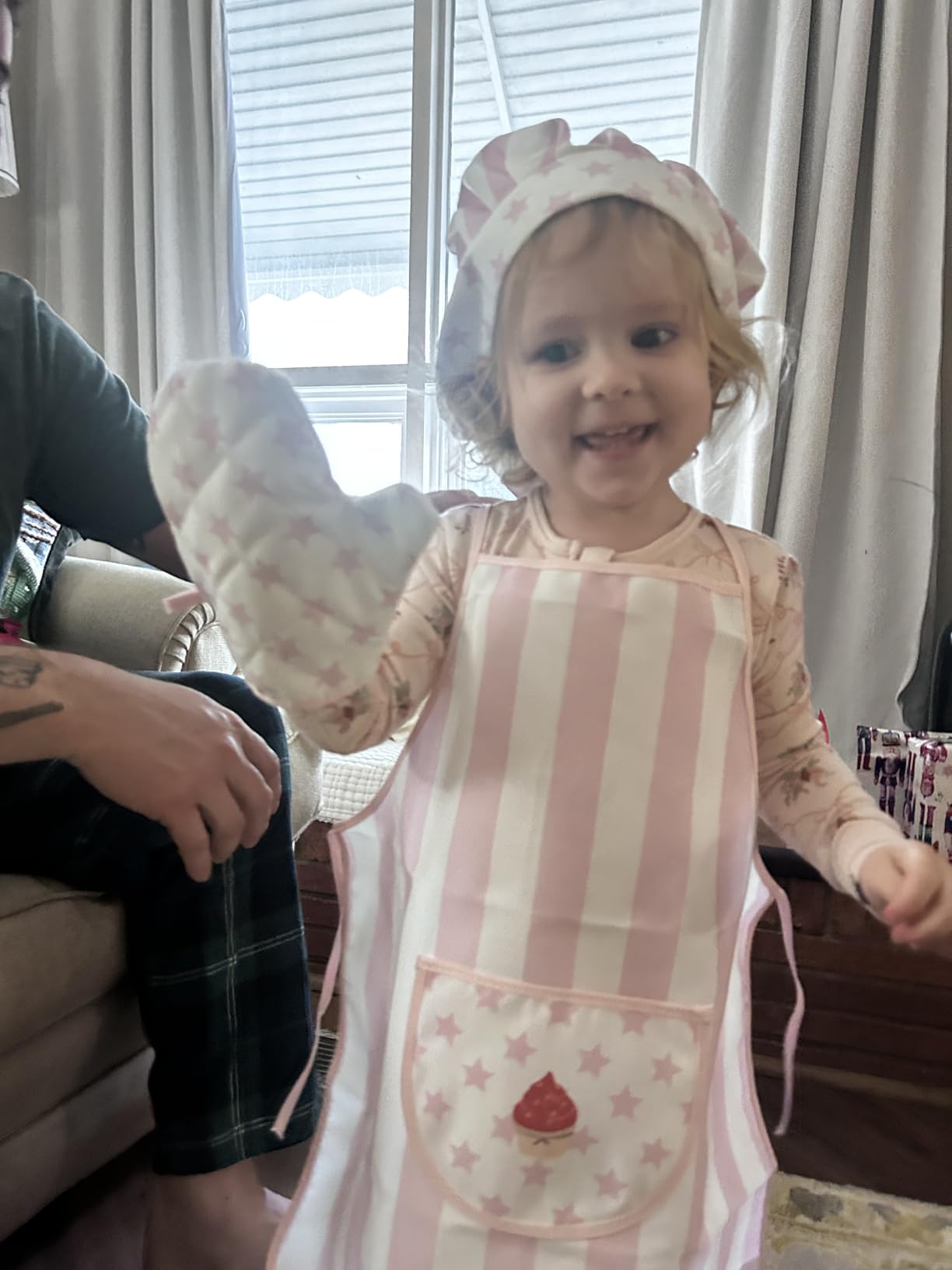 Kid Apron and Chef Hat Set, 3 Pcs Children Cooking Baking Set Kits Role Play Chef Toy Kid Cooking Gift for Girls Boys (Pink) customer photo 2