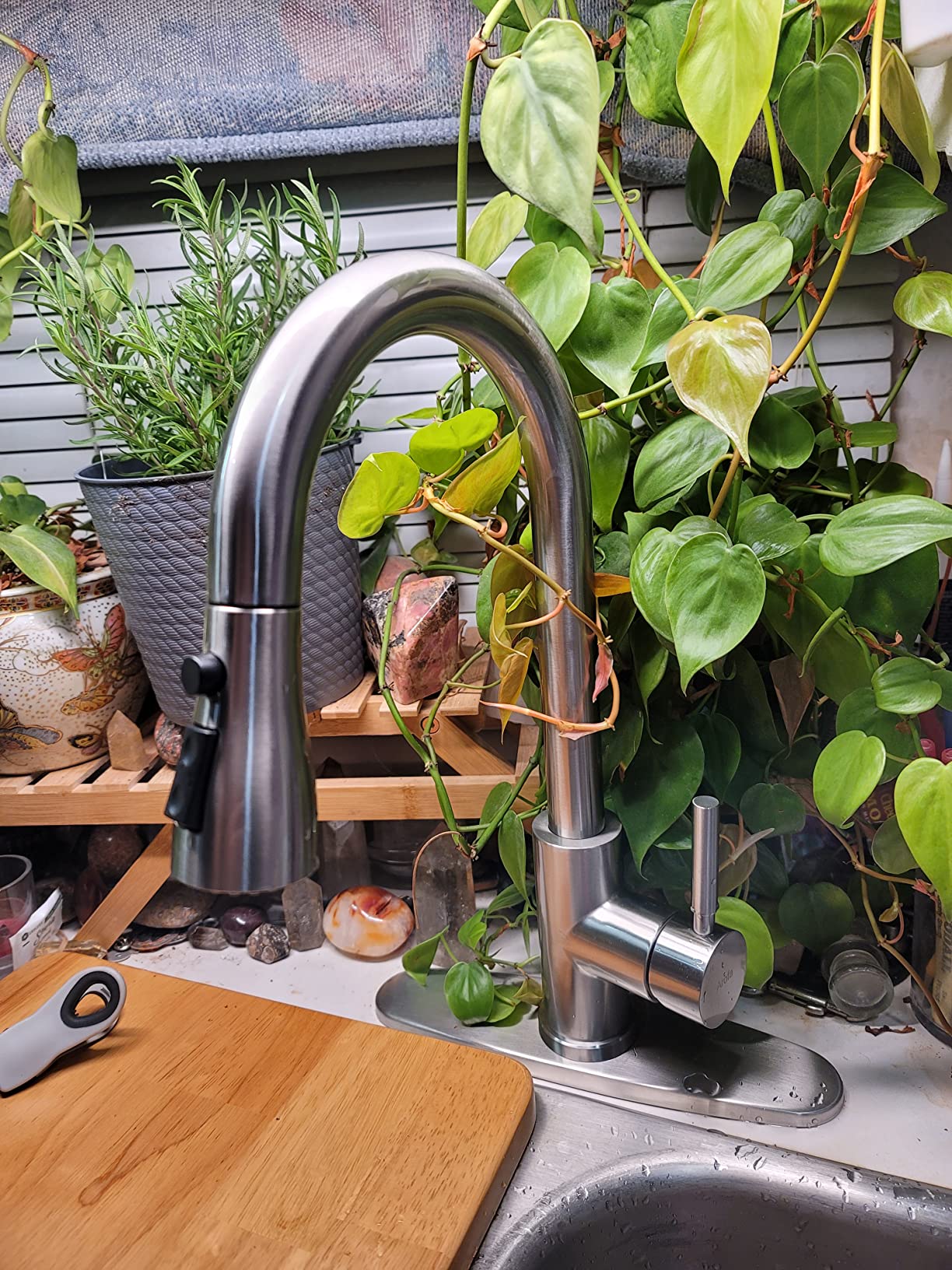 Arofa Black Touchless Bathroom Faucets, Kitchen Faucet with Pull Down Sprayer, Smart Motion Sensor Kitchen Sink Faucet, Stainless Steel Single Handle Kitchen Faucet, Matte Black customer photo 2