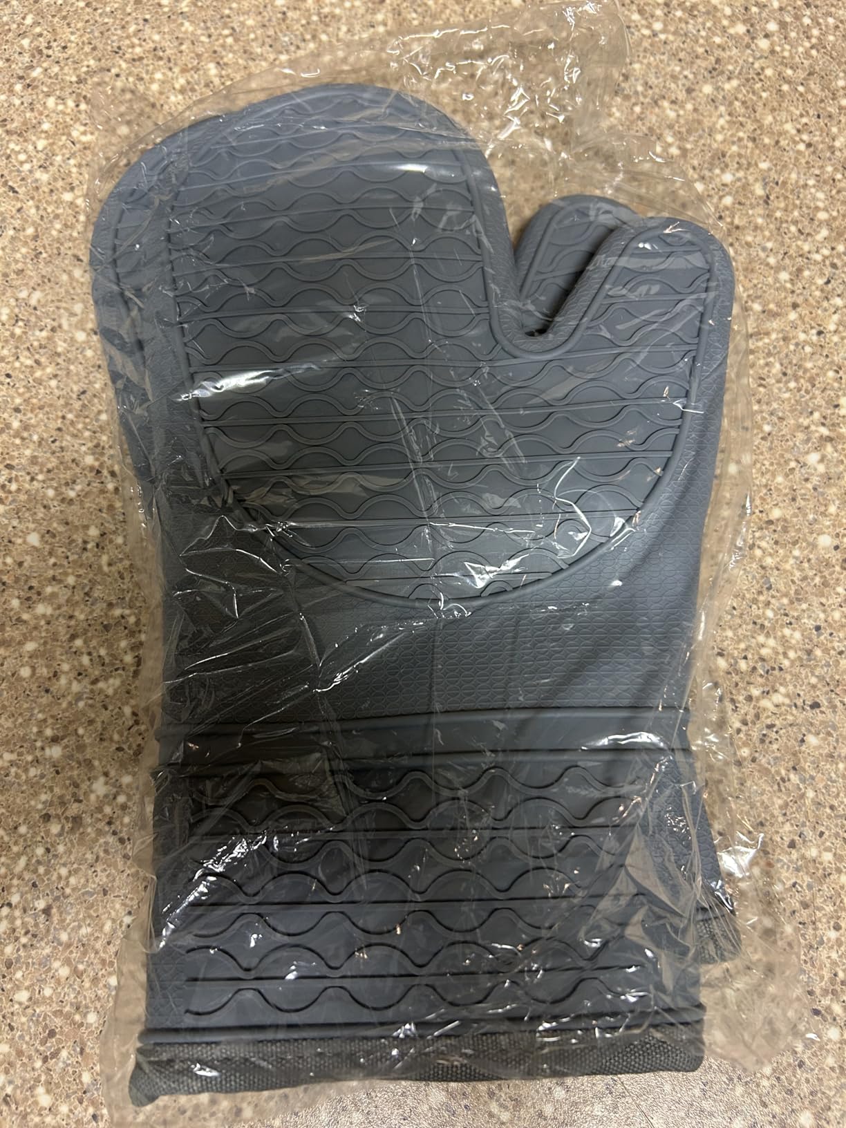 Silicone Oven Mitts, Heat Resistant 2PCS Oven Mitts with Soft Cotton Lining, Waterproof Non-Slip Grip Oven Glove, Kitchen Potholder Mits for BBQ, Baking, Cooking, 12.5 Inch - Grey customer photo 2