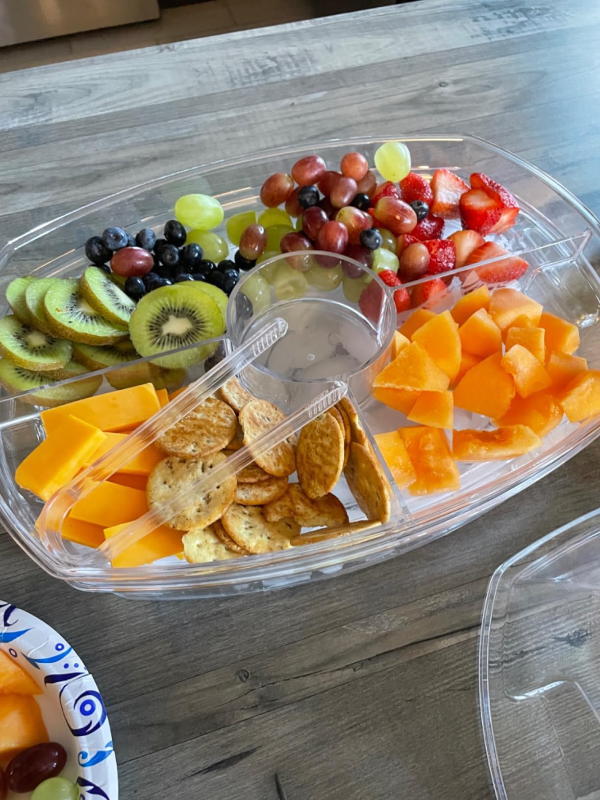 IVYHOME Ice Serving Lazy Susan, Chilled Food Containers with 4 Removable Dishes and Smooth Rotating Tray, Condiment Server with Separate Lids, for Bar Accessories, Fruit, Salad, Taco, Party Garnish customer photo 2