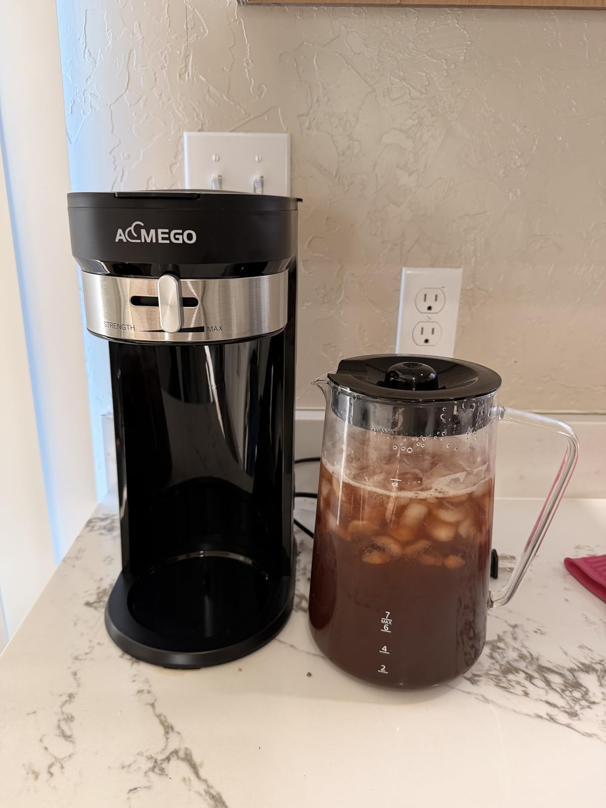 AEMEGO Iced Tea Maker, Brewing System with 2.5-quart Glass Pitcher, sliding strength selector, Stainless Steel Decoration, Reusable Filter (Black) customer photo 1