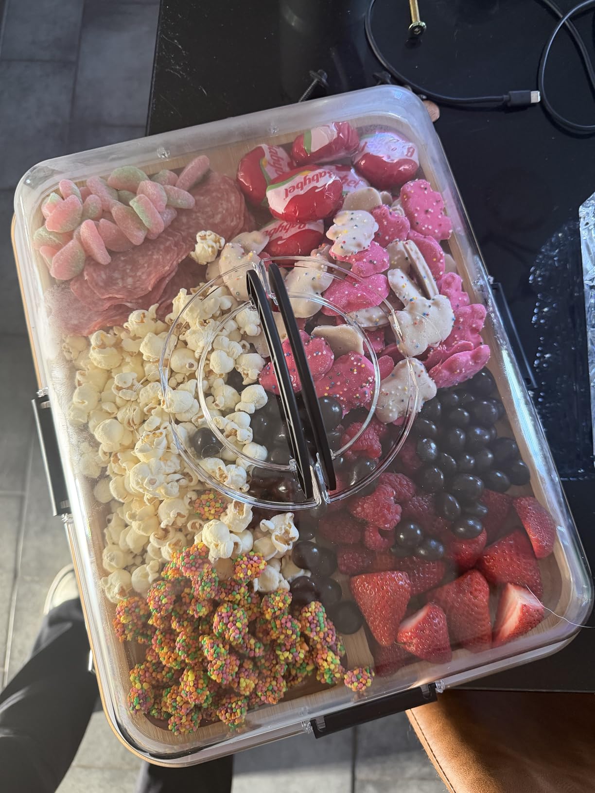 Renmxj Charcuterie Board with Clear Lid, Travel Portable Cheese Board Charcuterie Boxes Cutting Boards for Kitchen, House Warming Gifts New Home, Gifts for Women (6 Compartments Black) customer photo 1