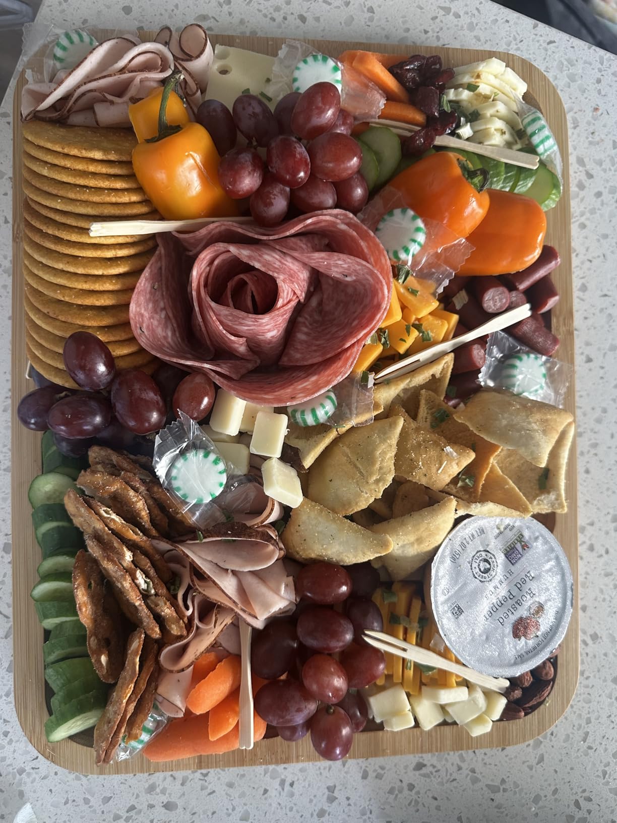 Renmxj Charcuterie Board with Clear Lid, Travel Portable Cheese Board Charcuterie Boxes Cutting Boards for Kitchen, House Warming Gifts New Home, Gifts for Women (6 Compartments Black) customer photo 2