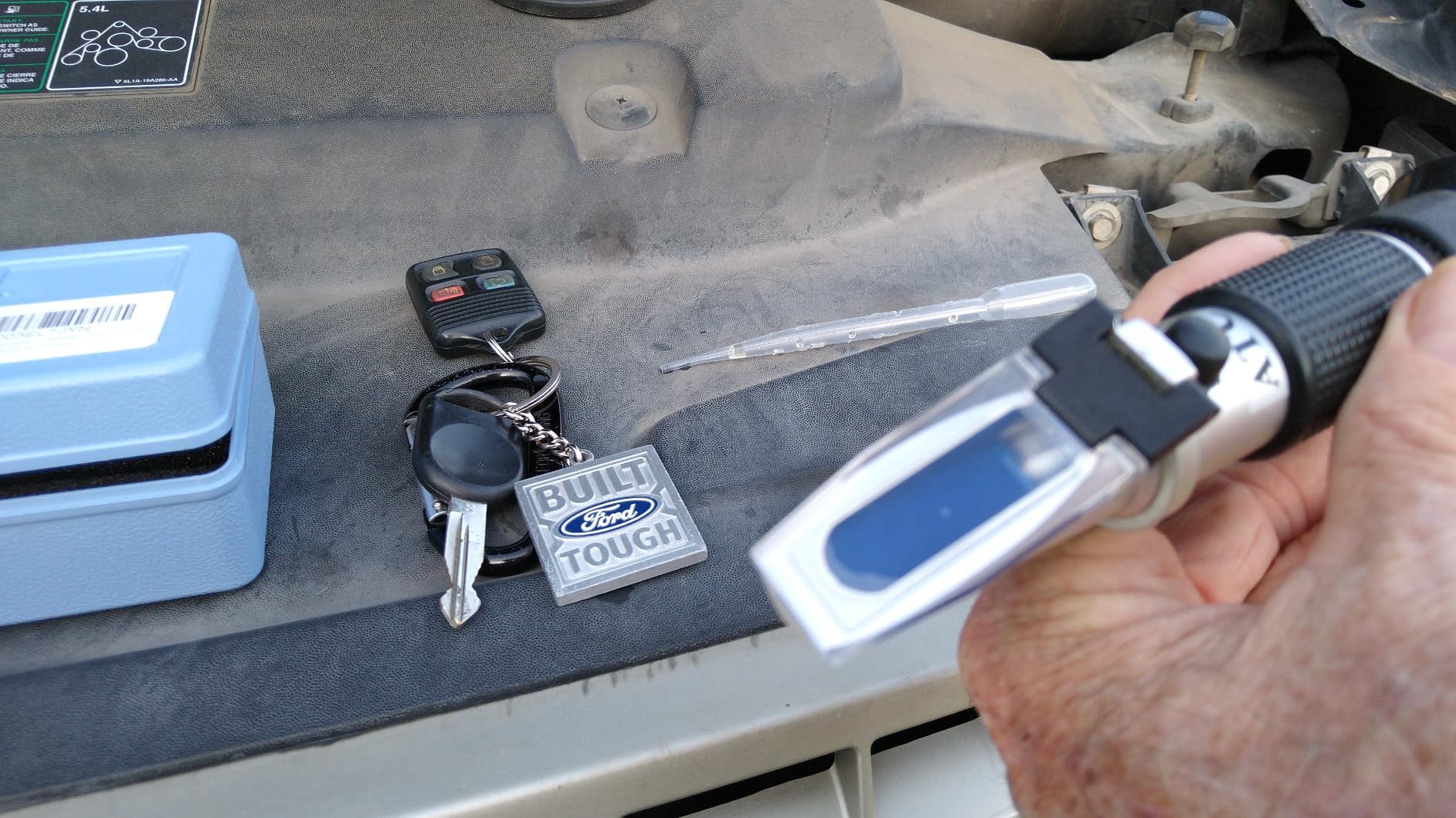 Brix Refractometer with ATC - Portable Digital Meter for Beer and Wine Brewing, Dual Scale-Brix 0-32% & Specific Gravity 1.000-1.130 customer photo 2