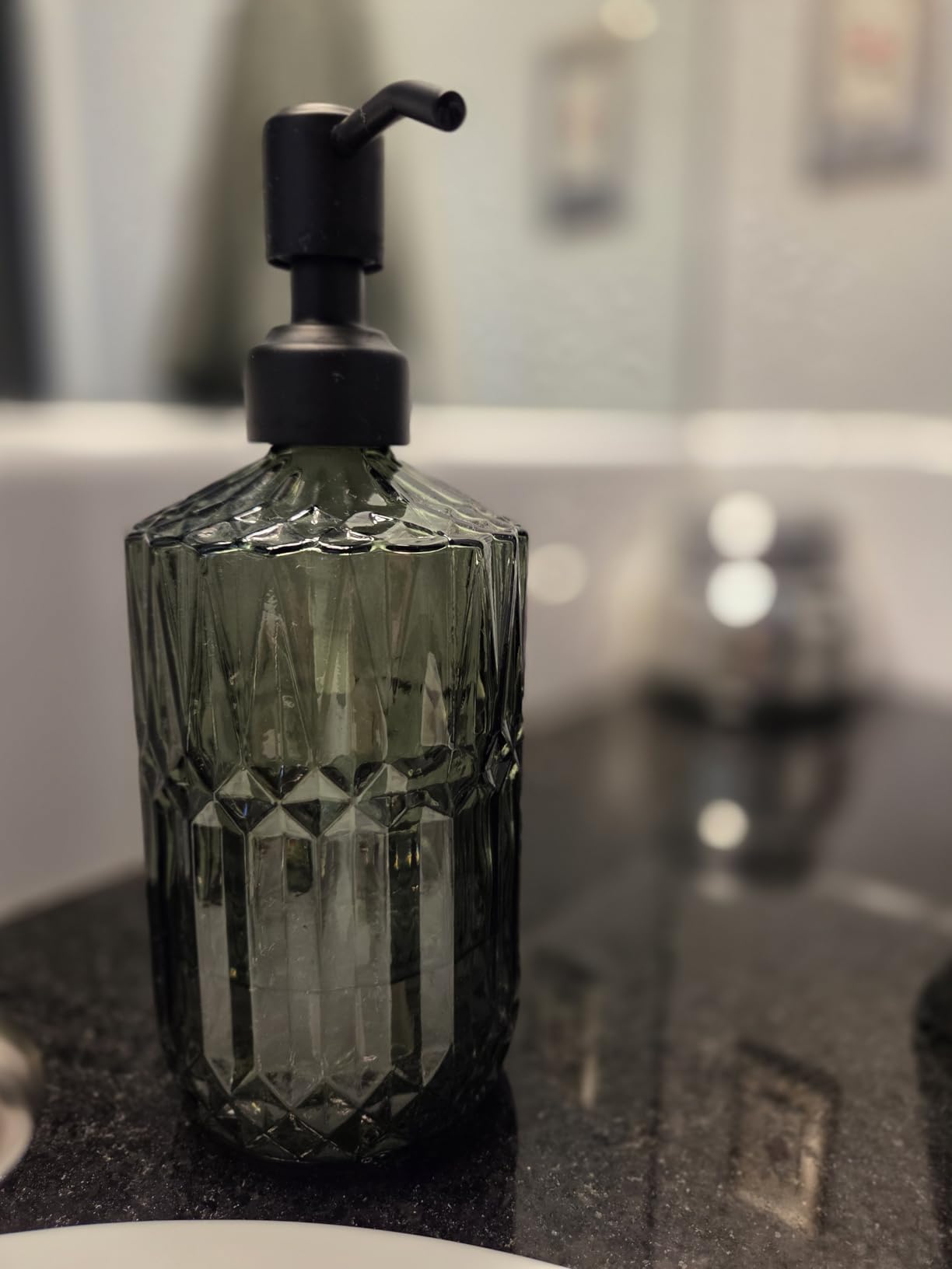 JASAI 18Oz Green Glass Soap Dispenser with Gold Rust Proof Pump, Refillable Kitchen soap Dispenser for Dish Soap, Soap Dispenser Bathroom for Hand soap, Lotion, Body Wash customer photo 2