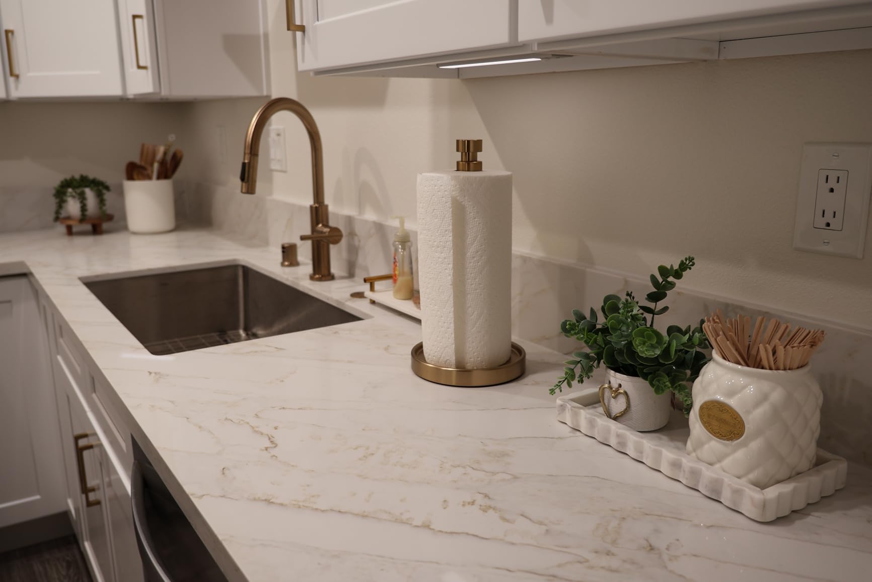 Ivilon Countertop Paper Towel Stand - Steady and Easy Tear - Fits All Paper Towel Rolls - Warm Gold customer photo 1