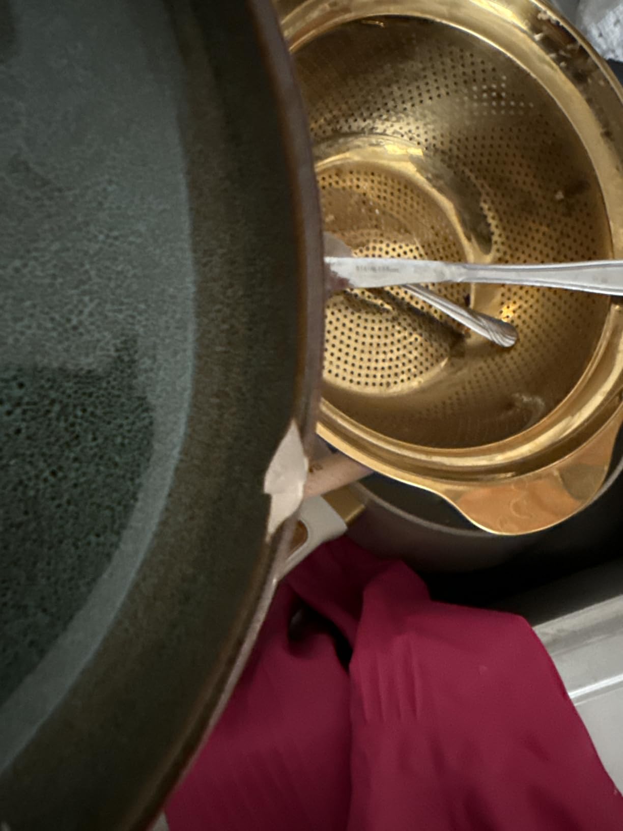 Pokini 24 Piece Dinnerware Sets for 8, Modern Stoneware Plates and Bowls Setst, Perfect for Family Gatherings & Holiday Celebrations, Easy Cleaning Dishes Set, Stack Compactly Dishware, Brown Green customer photo 1