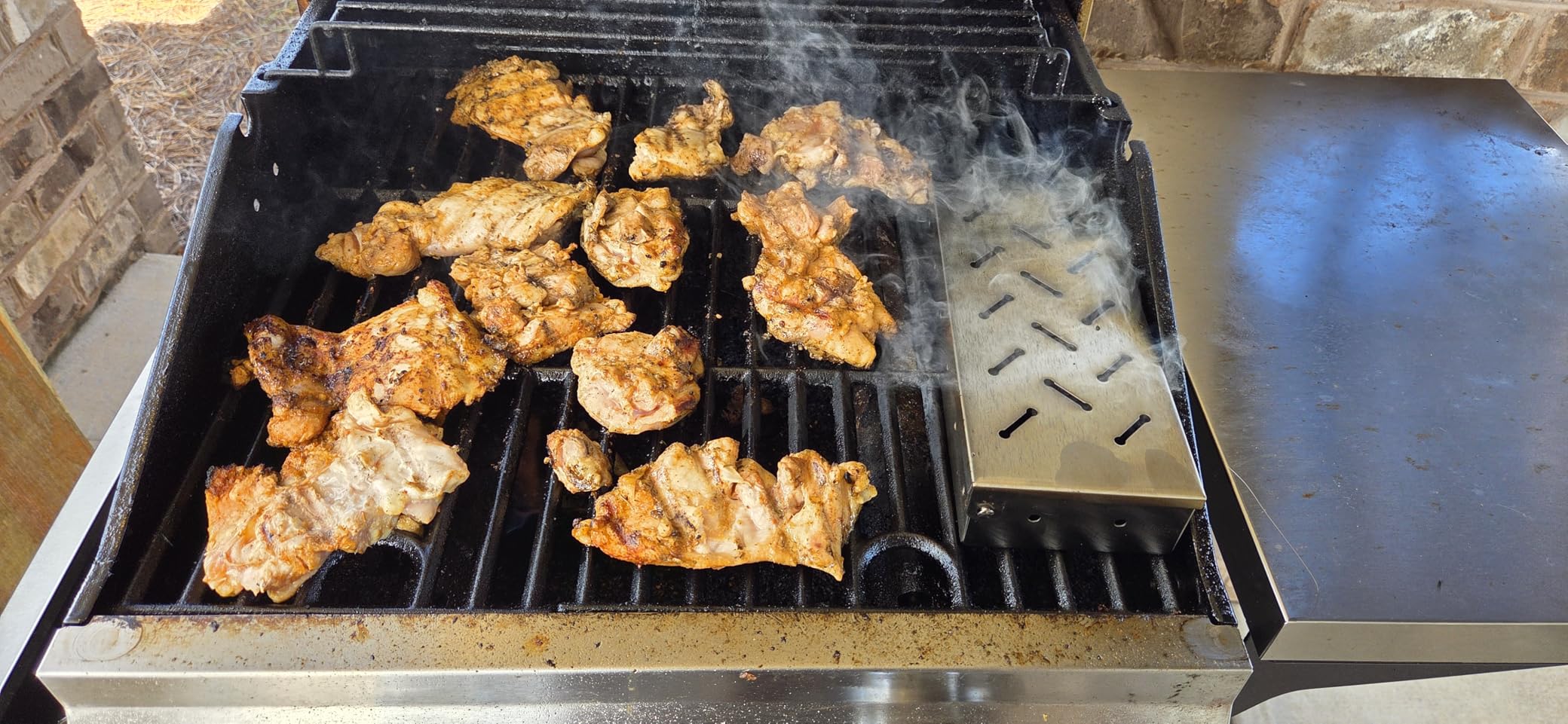 Smoker Box for Gas Grill,Wood Chip Stainless Steel Pellet Smoke Box for All Grills Oven,Hinged Lid, Heavy Duty BBQ Accessories Party Gift for Dad Men Barbecue Outdoor customer photo 1