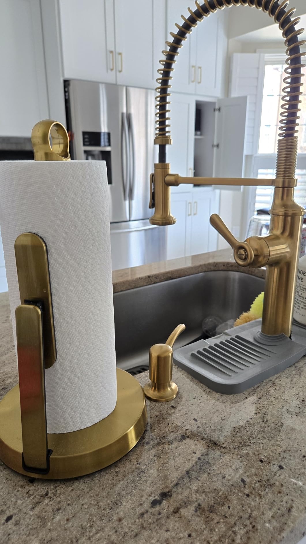 theaoo Heavy-Duty Stainless Steel Paper Towel Holder with Tension Arm - Easy One-Handed Tear, Modern Standing Countertop Dispenser for Kitchen customer photo 1