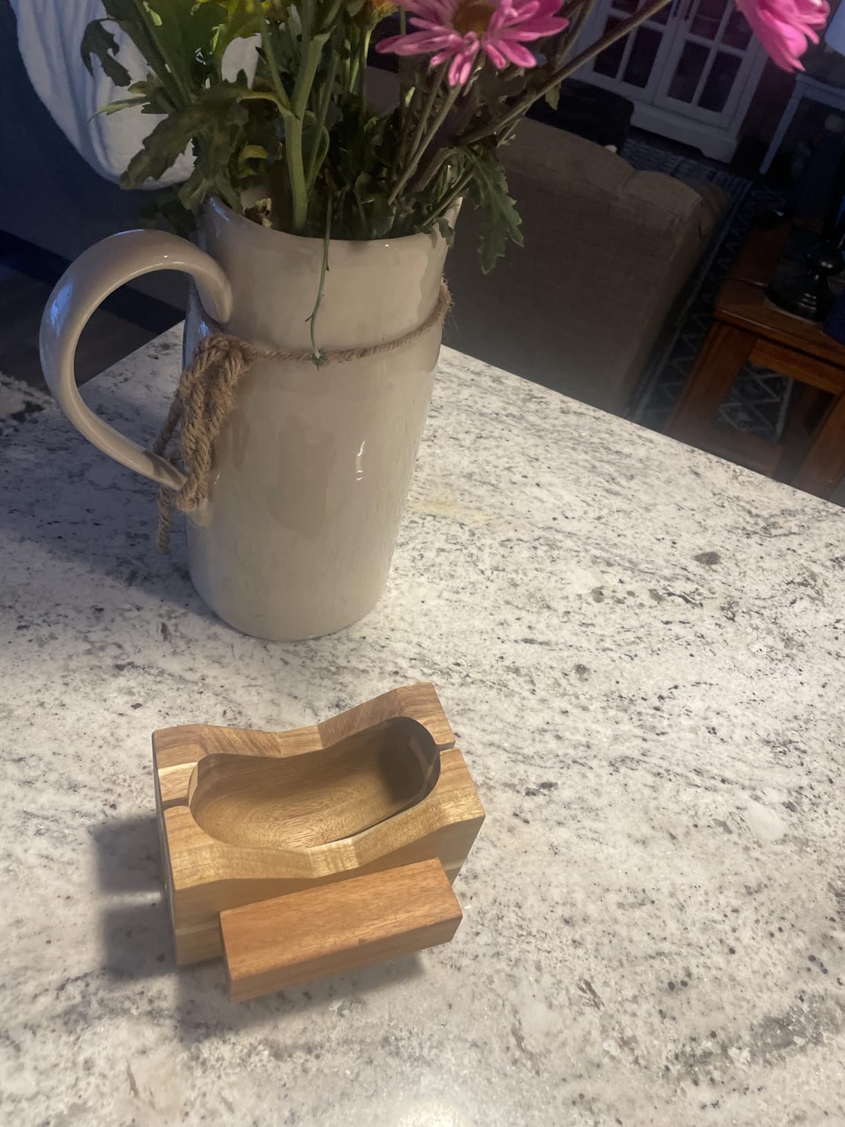 Annie & Mia Design Premium Acacia Wood Bagel Slicer For Large Bagel Stylish Hand Crafted Wood Bagel Cutter With Ergonomic Designed Handle Grip customer photo 2