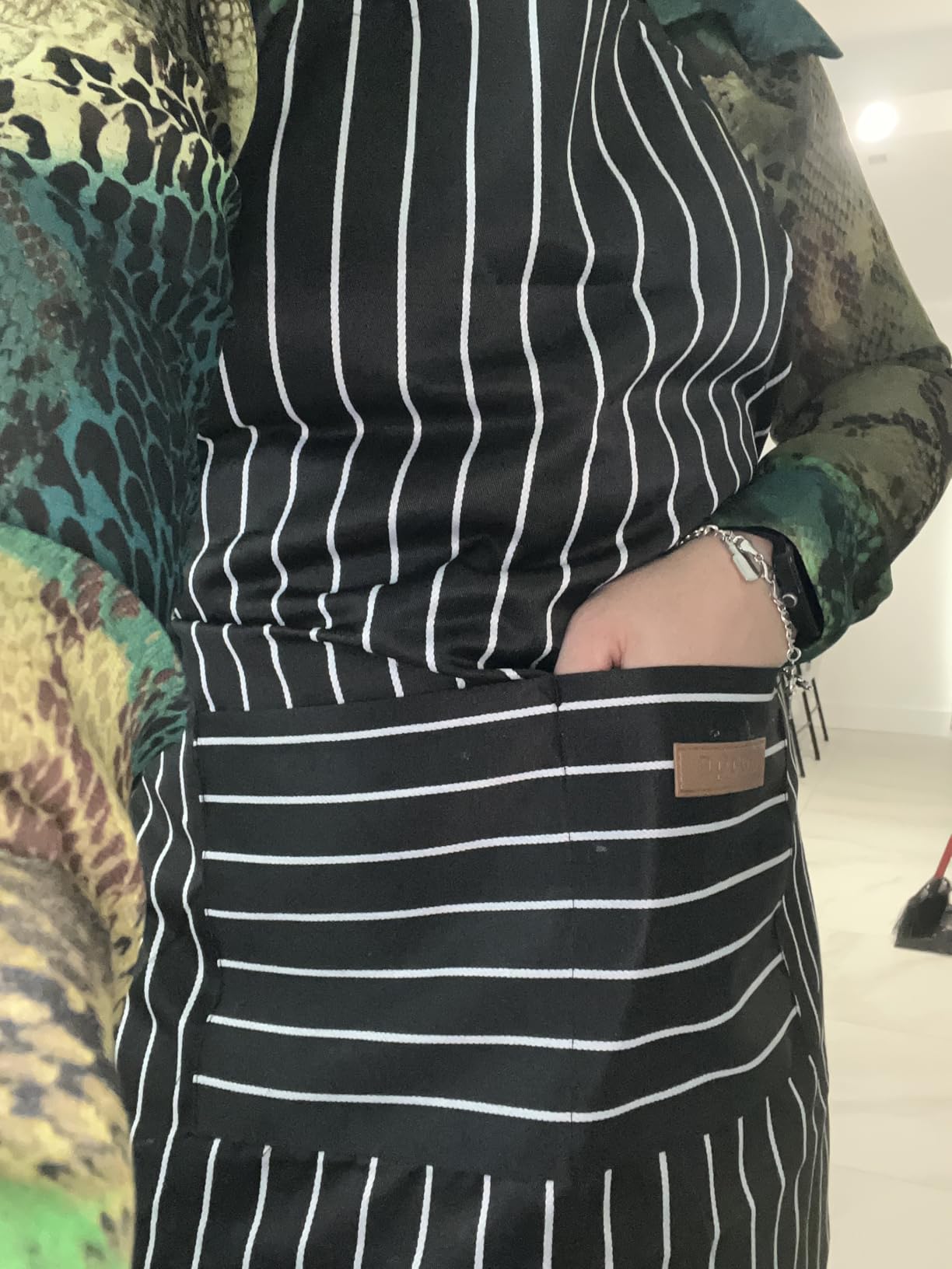 2Pack Adjustable Kitchen Apron for Women Men with 2 Pockets，Cotton-Polyester Blend Bib Aprons for Cooking,Baking customer photo 1