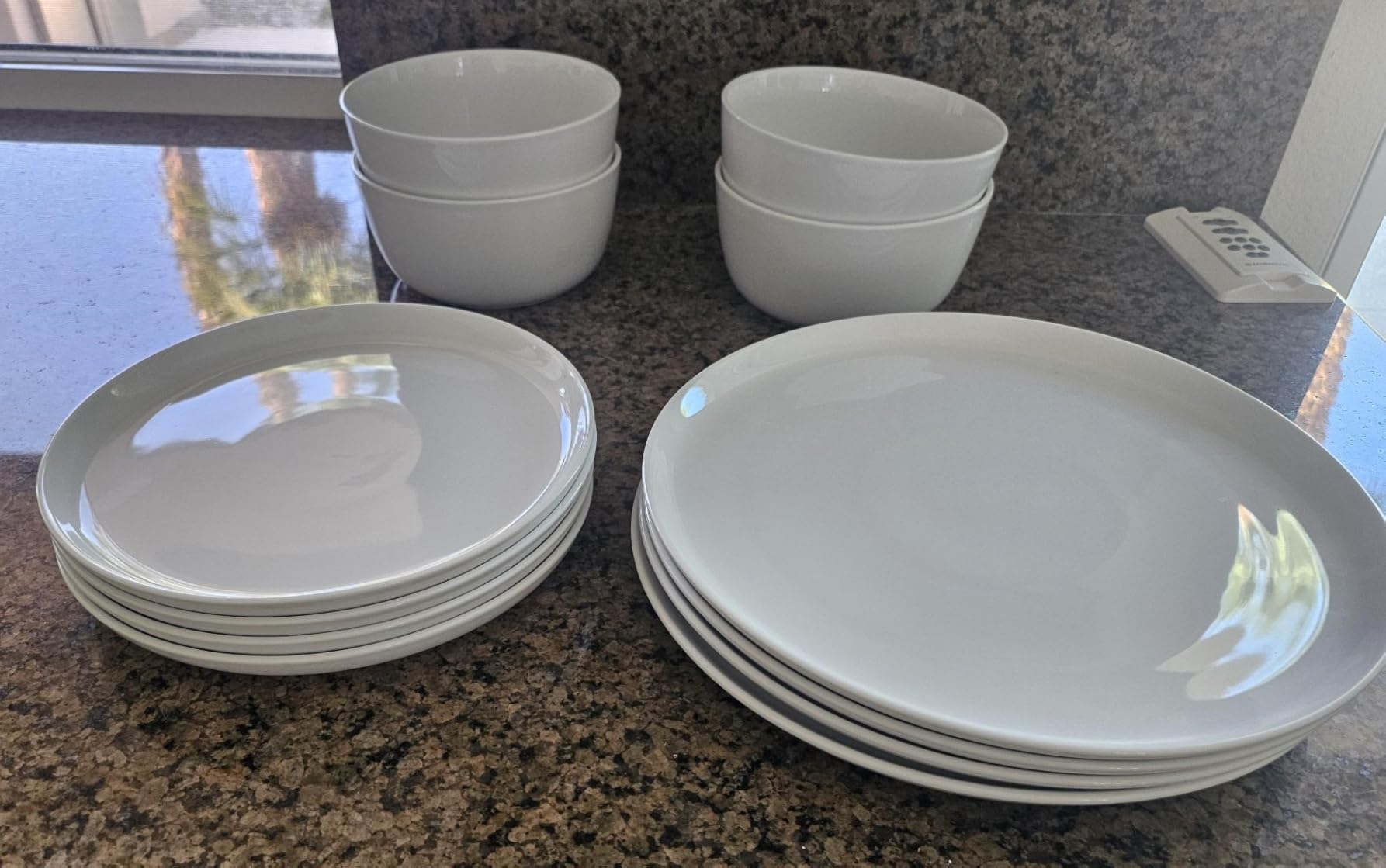 MALACASA 24 Pieces Gourmet Porcelain Dinnerware Sets, Premium Plates and Bowls Set, High-Fired Ceramic Dishes Set for 8, Chip & Scratch Resistant, Microwave Dishwasher Safe, White, Series LEXI customer photo 2