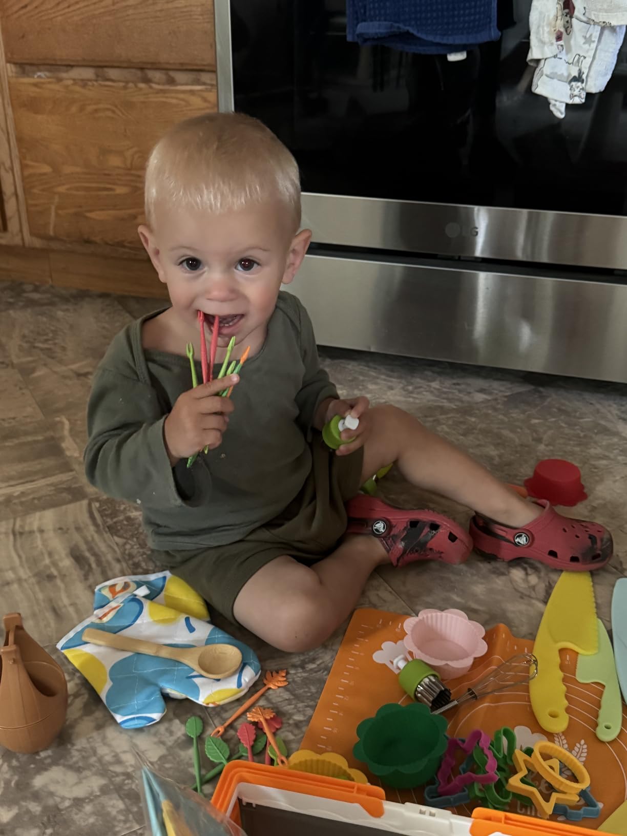 EFO SHM 52 PCS Kids Cooking Sets, Montessori Pretend Play Kitchen Toys for Real Cooking Baking, Toddler Knife Set with Chef Hat & Apron, Kids Baking Set for Boys Girls Christmas Birthday Gift customer photo 2