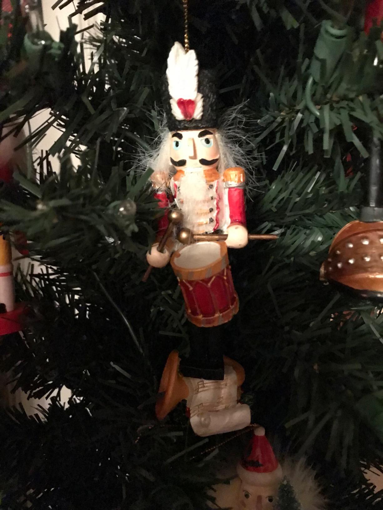 Joliyoou Wooden Christmas Nutcracker, 12 Pcs Mini Soldier Figurines 5.1 inch Nutcracker Ornaments for Xmas Gifts customer photo 2