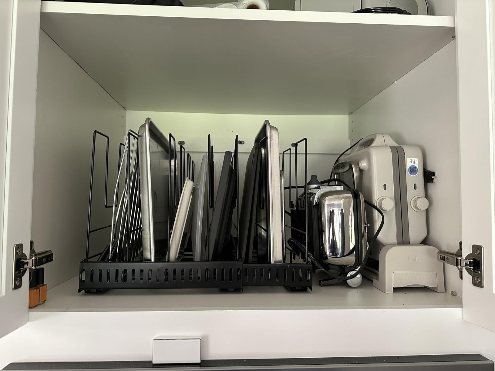 Housolution Pull Out Large Baking Tray and Cookie Sheet Organizer, 13-22 Width Expandable Cutting Board Holder with 8 Adjustable Dividers, 20 Deep Bakeware Storage Rack for Cabinet, Black customer photo 2