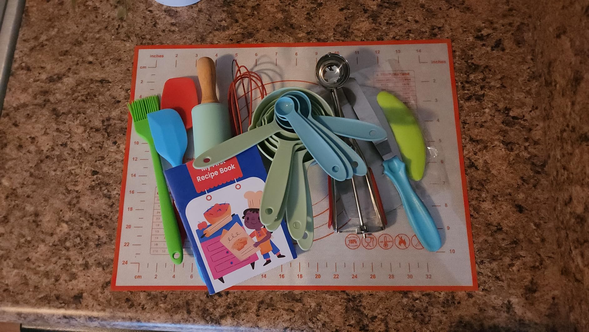 Vinino 11-Piece Kids Baking&Cooking Set - Real Baking Utensils with Cookbooks for Children, Toddler Safe Montessori Kitchen Accessories-Gift for Young Chefs Girls Boys Ages 6+ customer photo 1