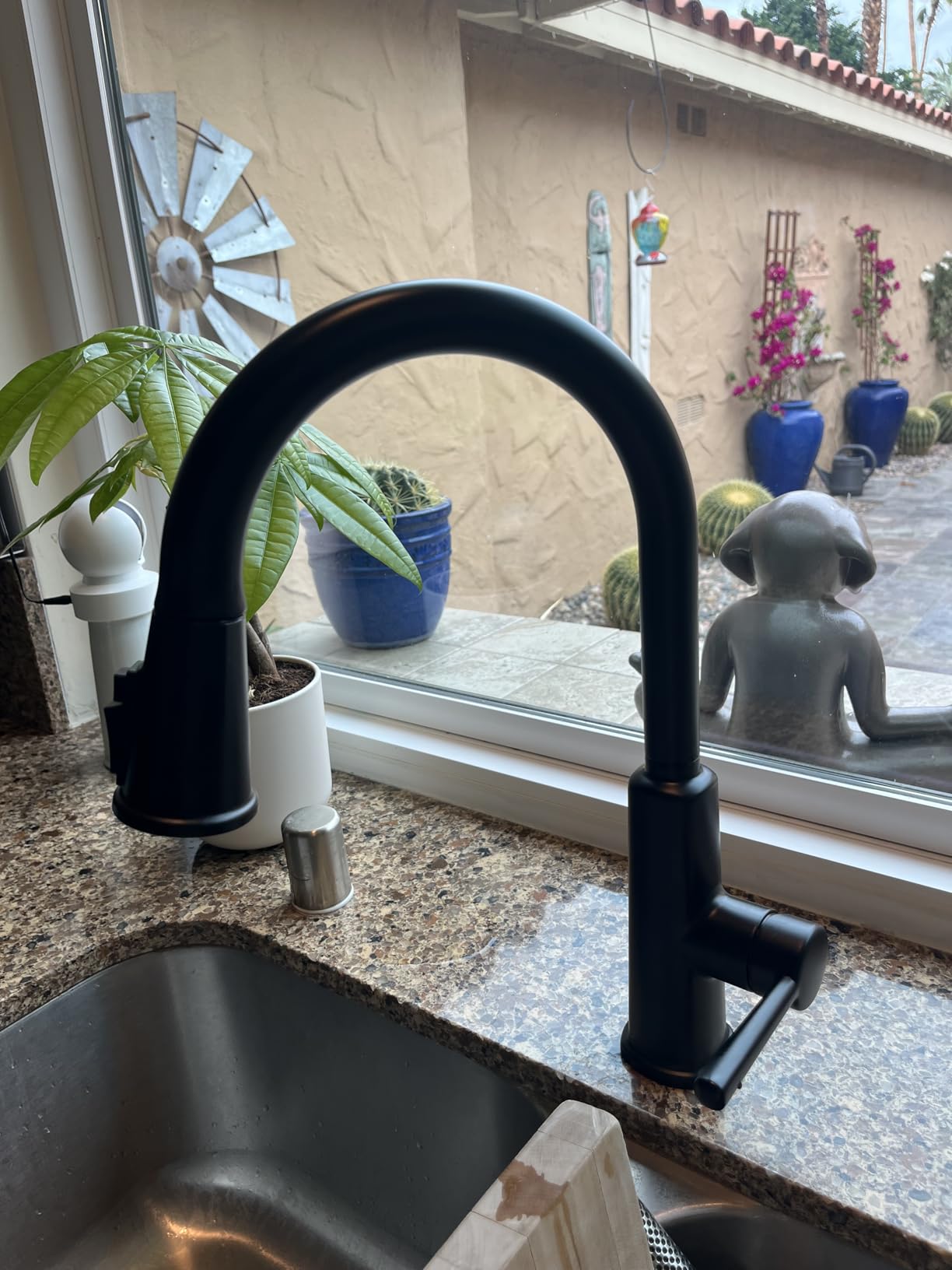 Delta Finnridge Brushed Nickel Kitchen Faucet with Pull Down Sprayer, High Pressure ProClean Spray Modern Single Hole Kitchen Sink Faucet, Stainless 19730LF-SS customer photo 1
