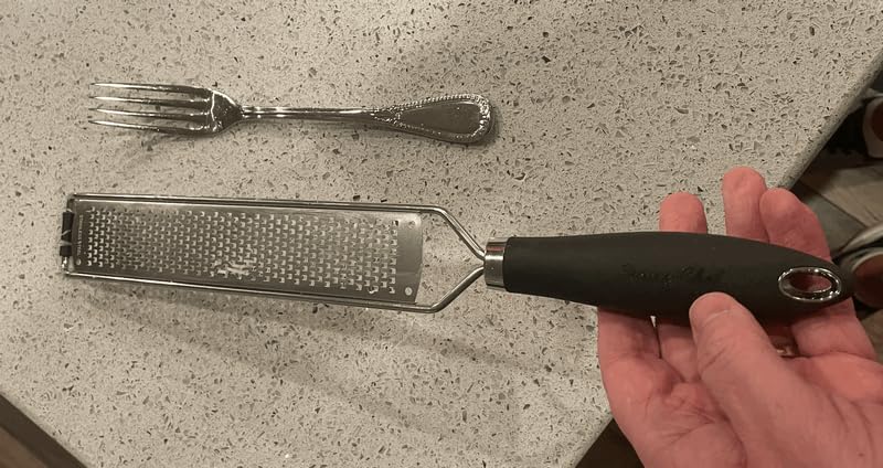 Spring Chef Stainless Steel Lemon Zester Grater with Handle - Garlic, Cheese, Parmesan, Nutmeg, Lime, Ginger Grater - Heavy Duty Kitchen Tool - Citrus Zester with Blade Cover - Fine Shred - Black customer photo 1