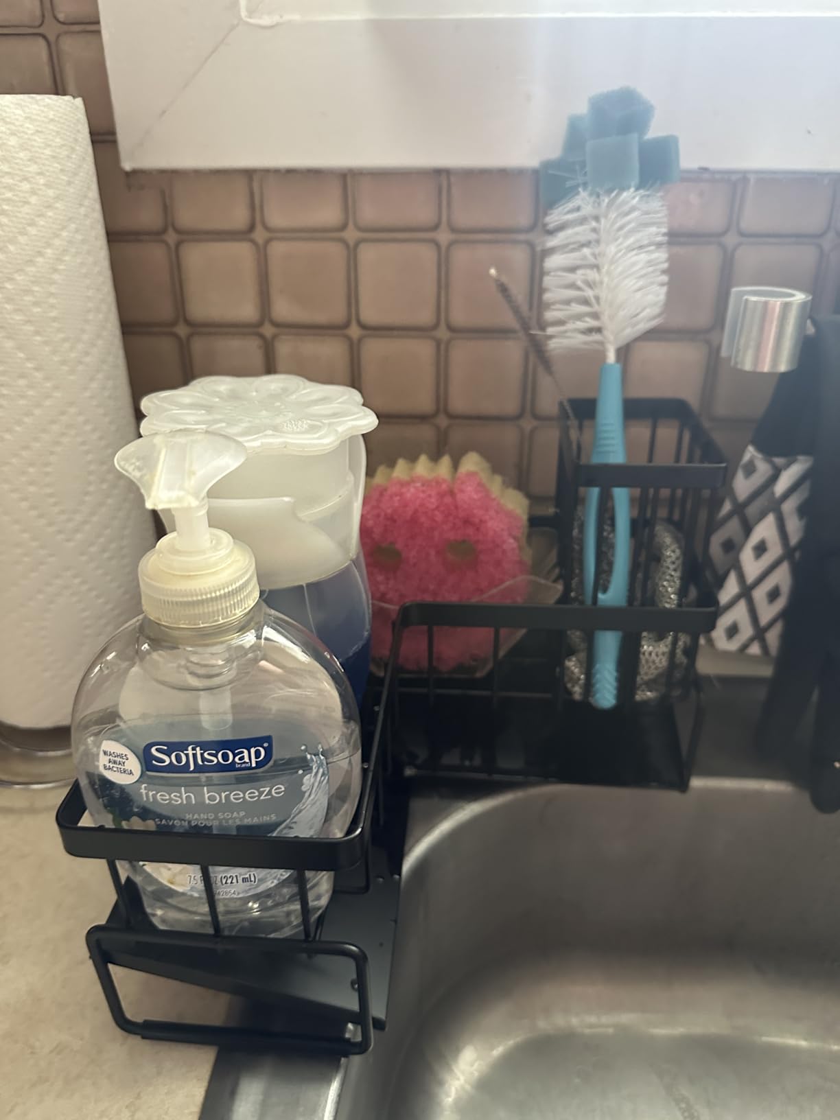 Fikoksol Large Sponge Holder for Kitchen Sink, 90-Degree Sink Caddy Organizer with Dish Brush Holder for Countertop Corner Storage Rack, Metal L-Shaped Kitchen Sink Sponge Soap Organizer Storage Ideas customer photo 2