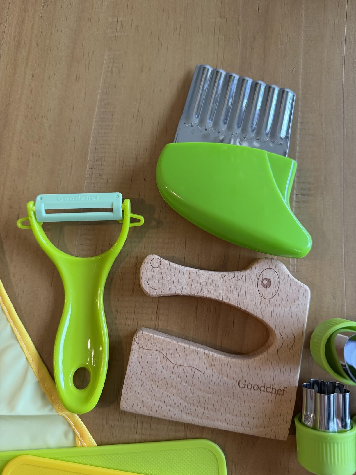 16PCS Kids Cooking Sets Real Montessori Kitchen Tools for Toddlers - Kids Knife Set for Real Cooking with Child-Friendly Plastic, Montessori Toys for Age 3-10 Year Old Girl Boy Gift customer photo 1