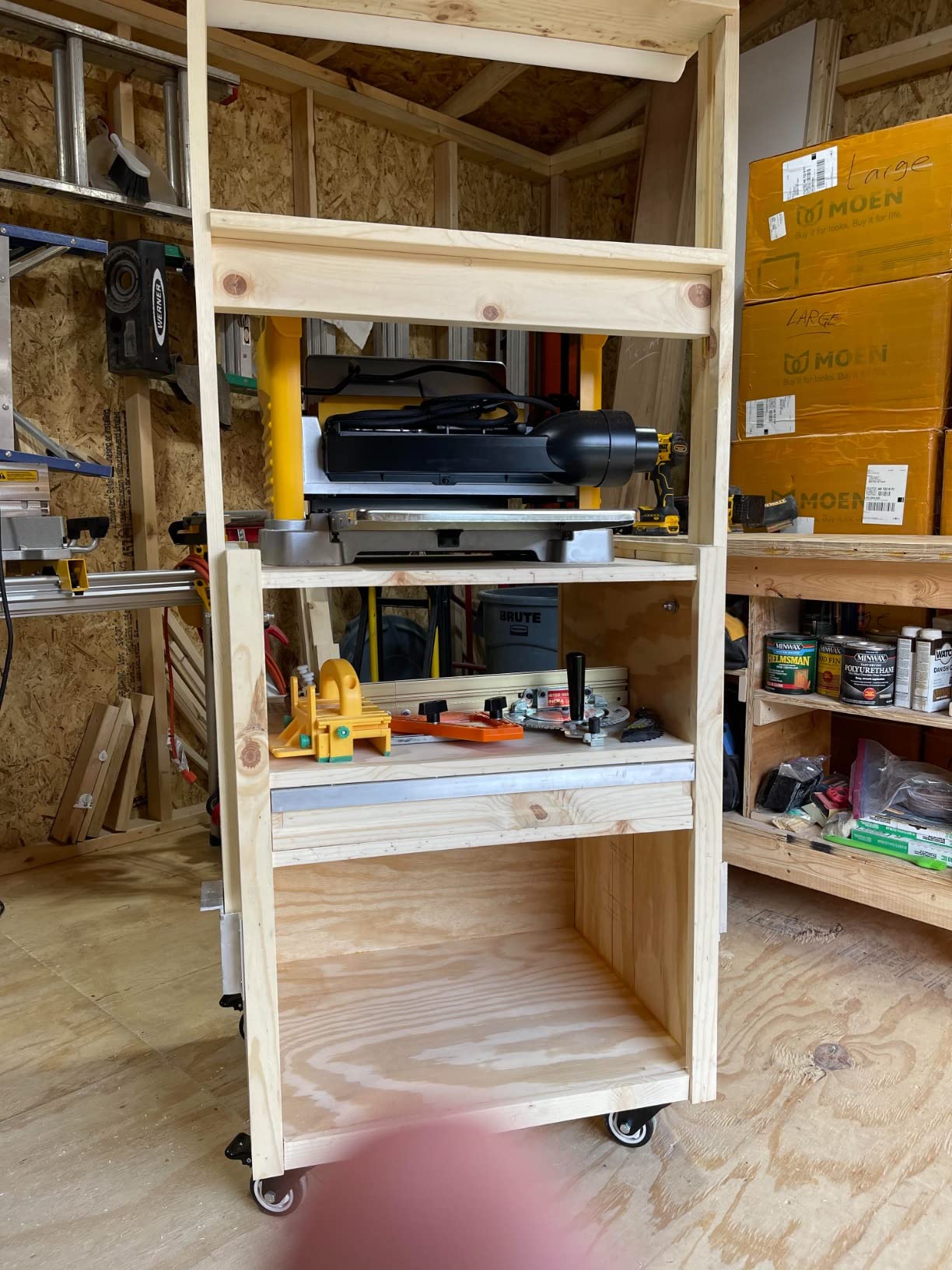 DEWALT Benchtop Planer, 15-Amp, 12-1/2-Inch, 3-Knife Cutter, 20,000 RPM, Corded (DW734) customer photo 1