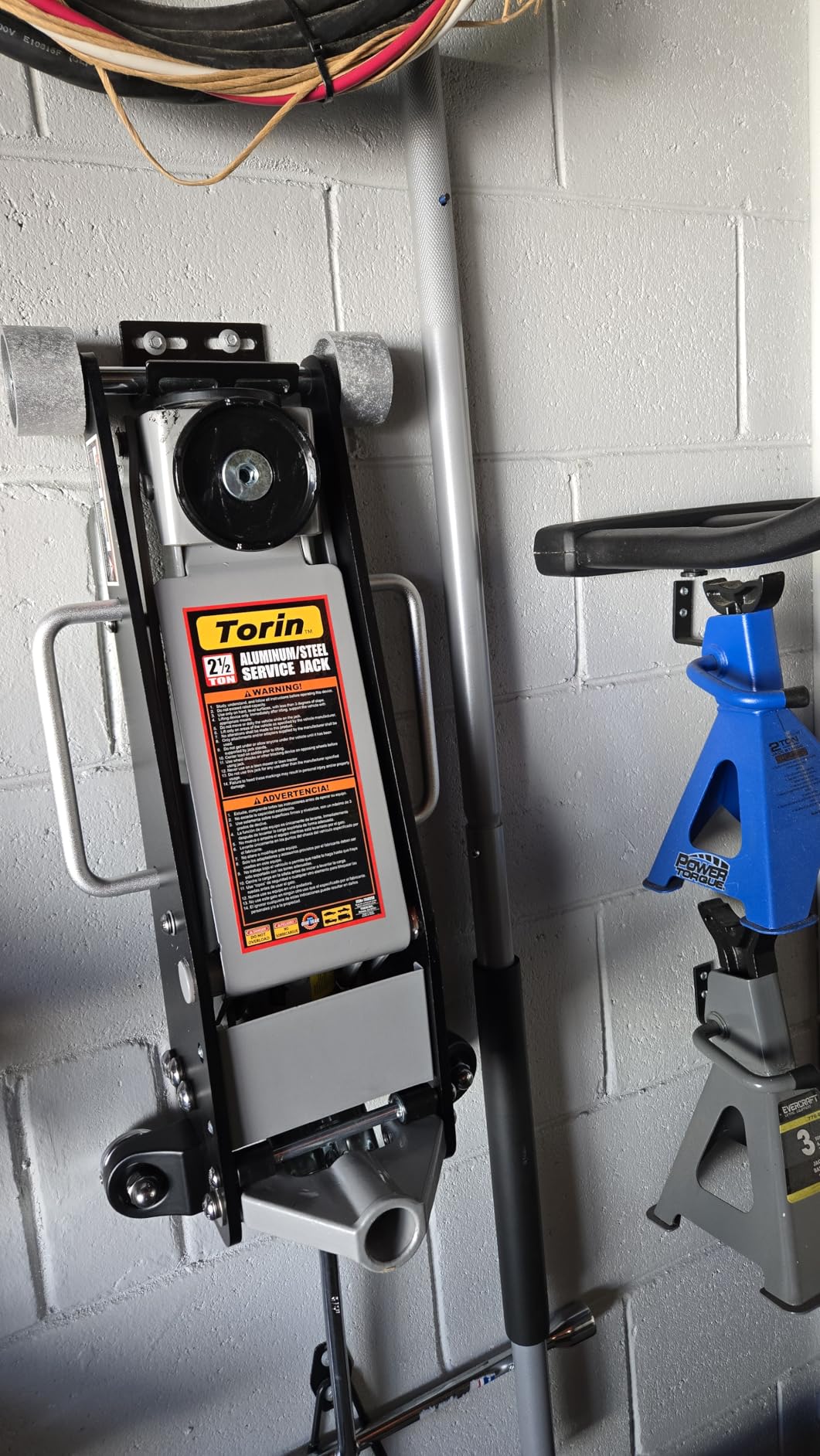Torin Floor Jack, 2.5 Ton Aluminum and Steel Hydraulic Low Profile Car Jack with Dual Piston Quick Lift Pump, Lightweight Racing Floor Jack for Vehicle, 5,000 lb Capacity, Black, T84025B customer photo 1