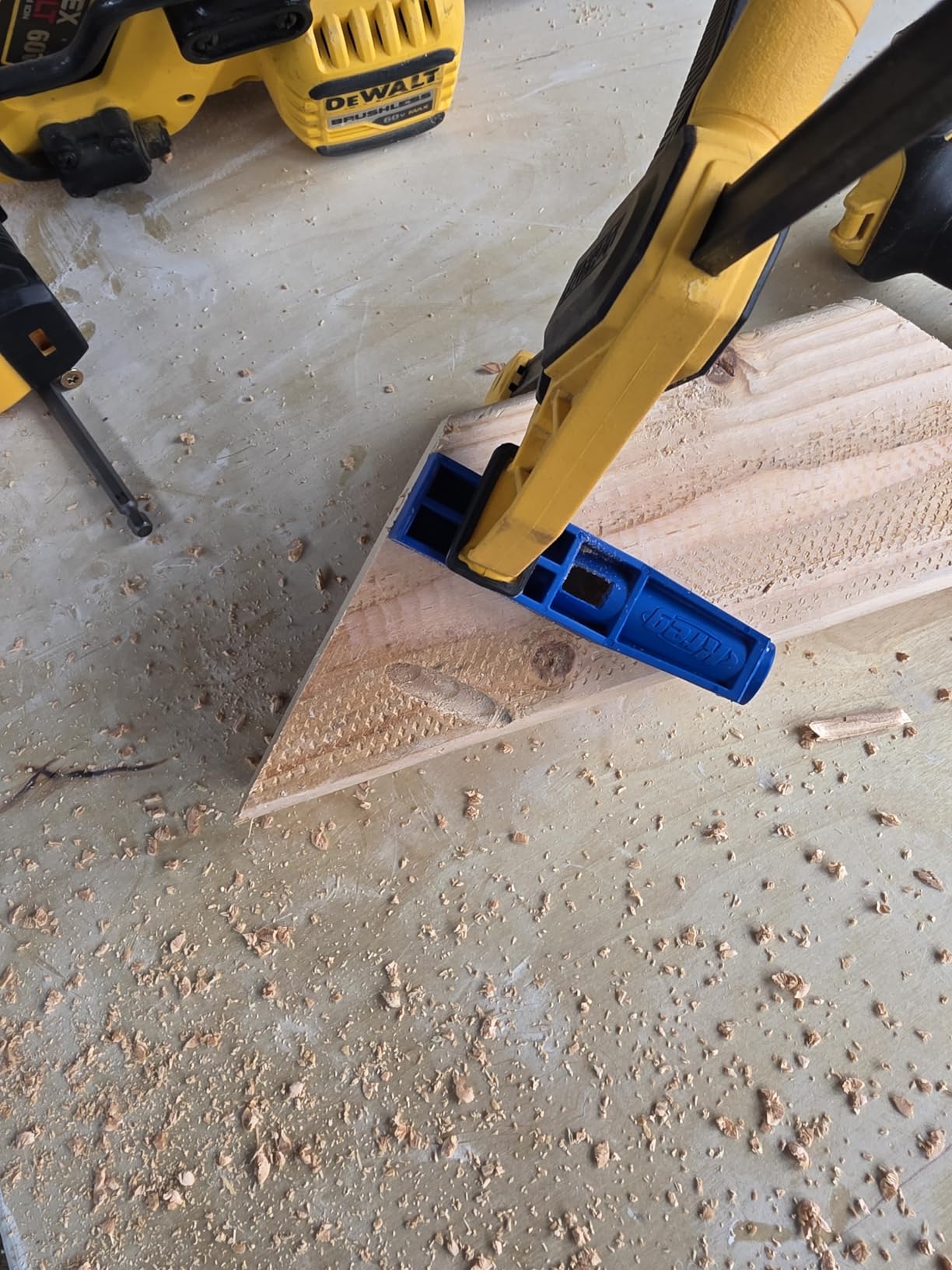 Kreg MKJKIT Mini Jig Kit - Simple, Compact Kreg Pocket-Hole Jig - Create Strong Joints Without Glue - for Tight Spaces & Small Projects - Holiday Home Improvement Gifts for Him customer photo 2
