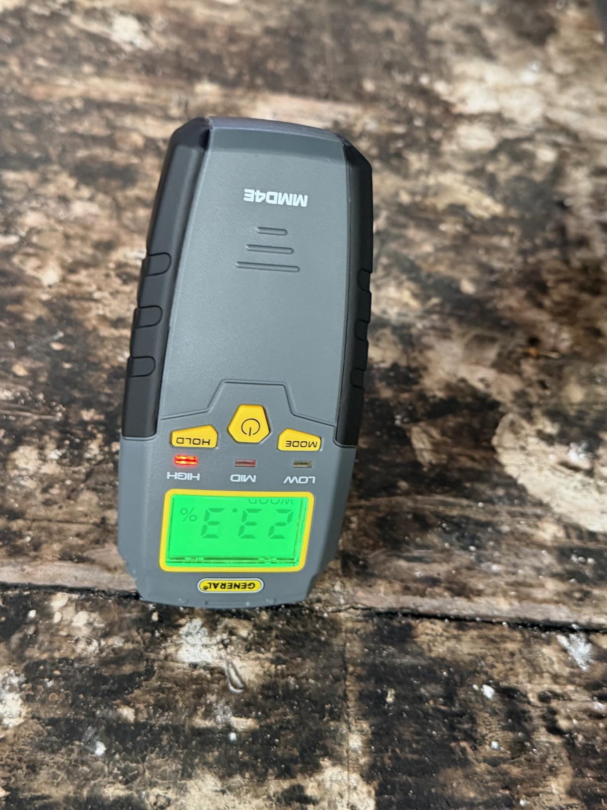General Tools MMD4E Digital Moisture Meter, Water Leak Detector, Moisture Tester, Pin Type, Backlit LCD Display With Audible and Visual High-Medium-Low Moisture Content Alerts, Grays customer photo 2