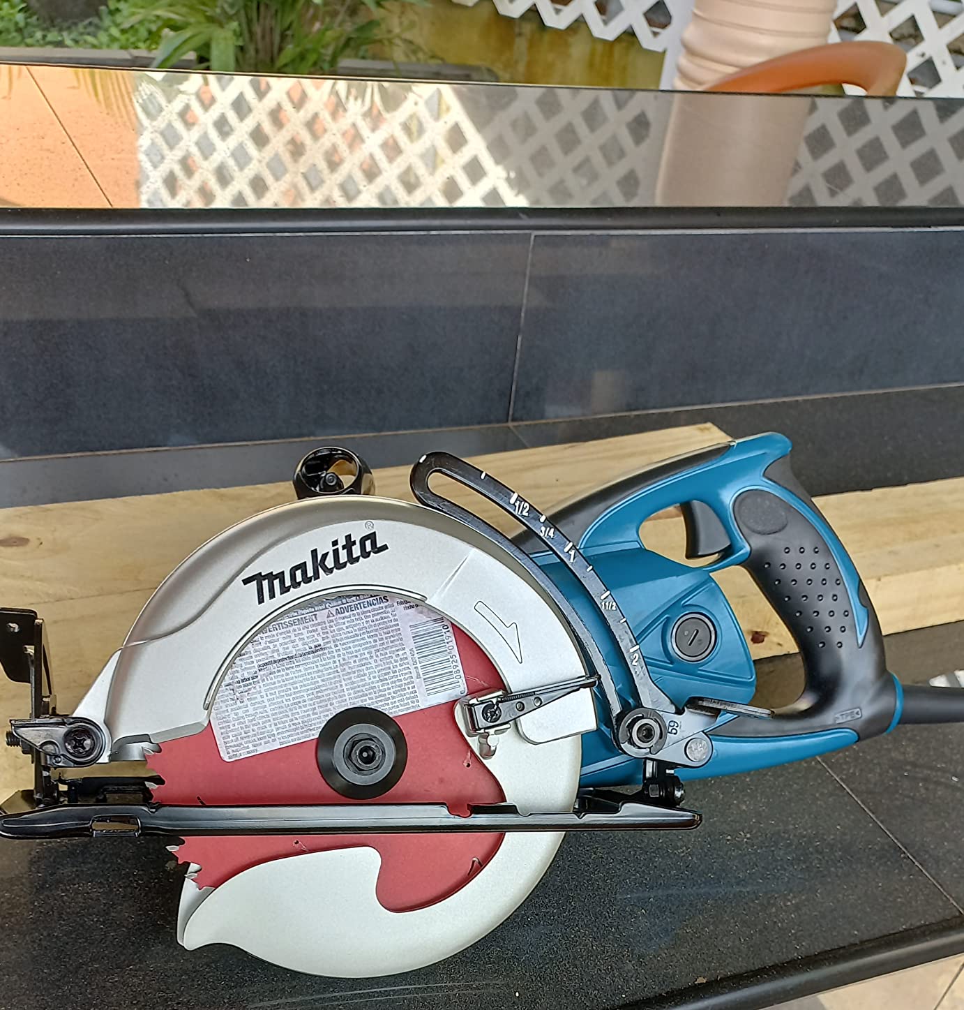 Makita 5477NB 7-1/4