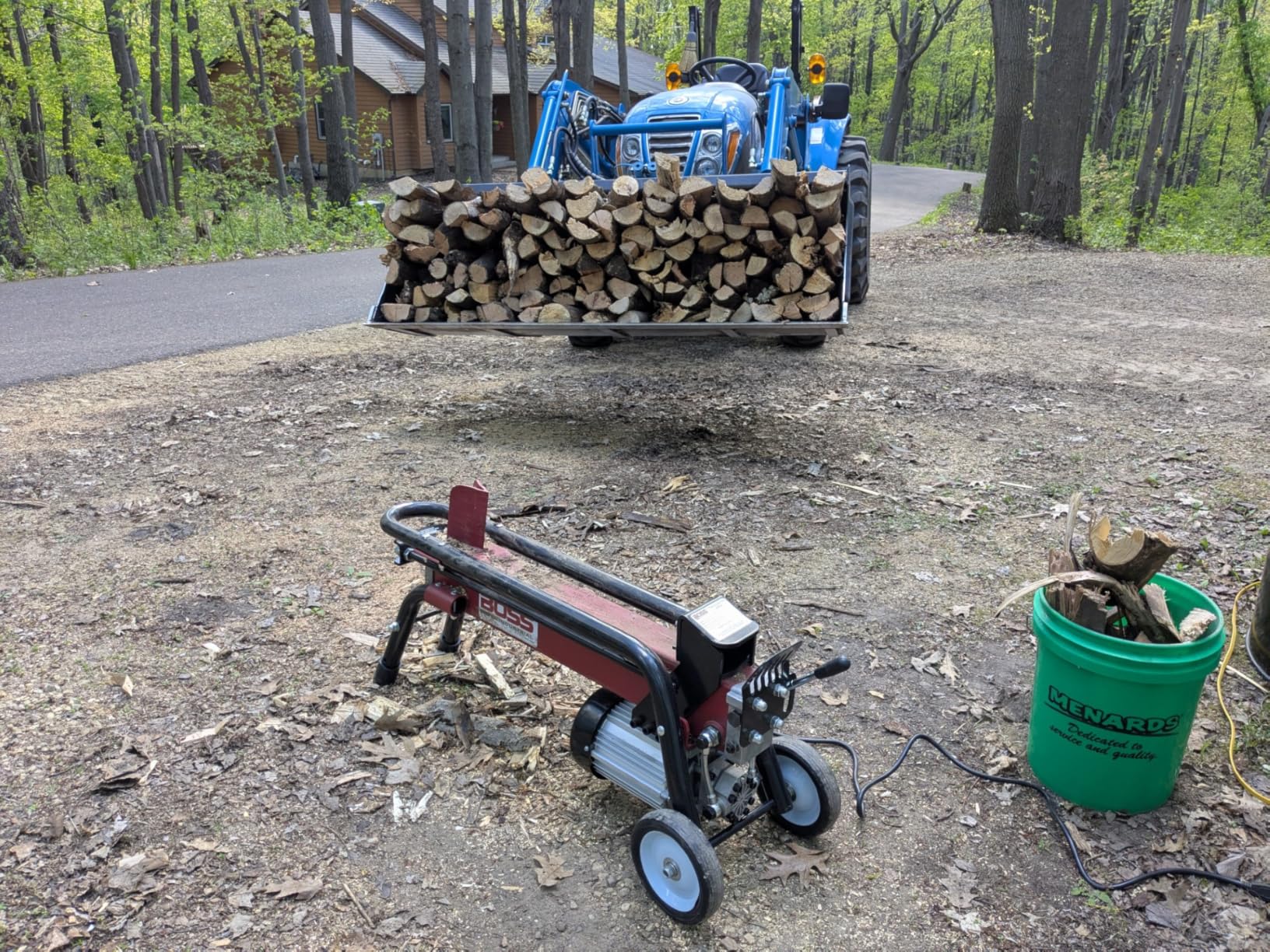 Boss Industrial 7 Ton Lightweight Portable High Powered Hydraulic Electric Firewood Log Splitter with Rubber Wheels for Home, Garage, or Cabin, Red customer photo 1