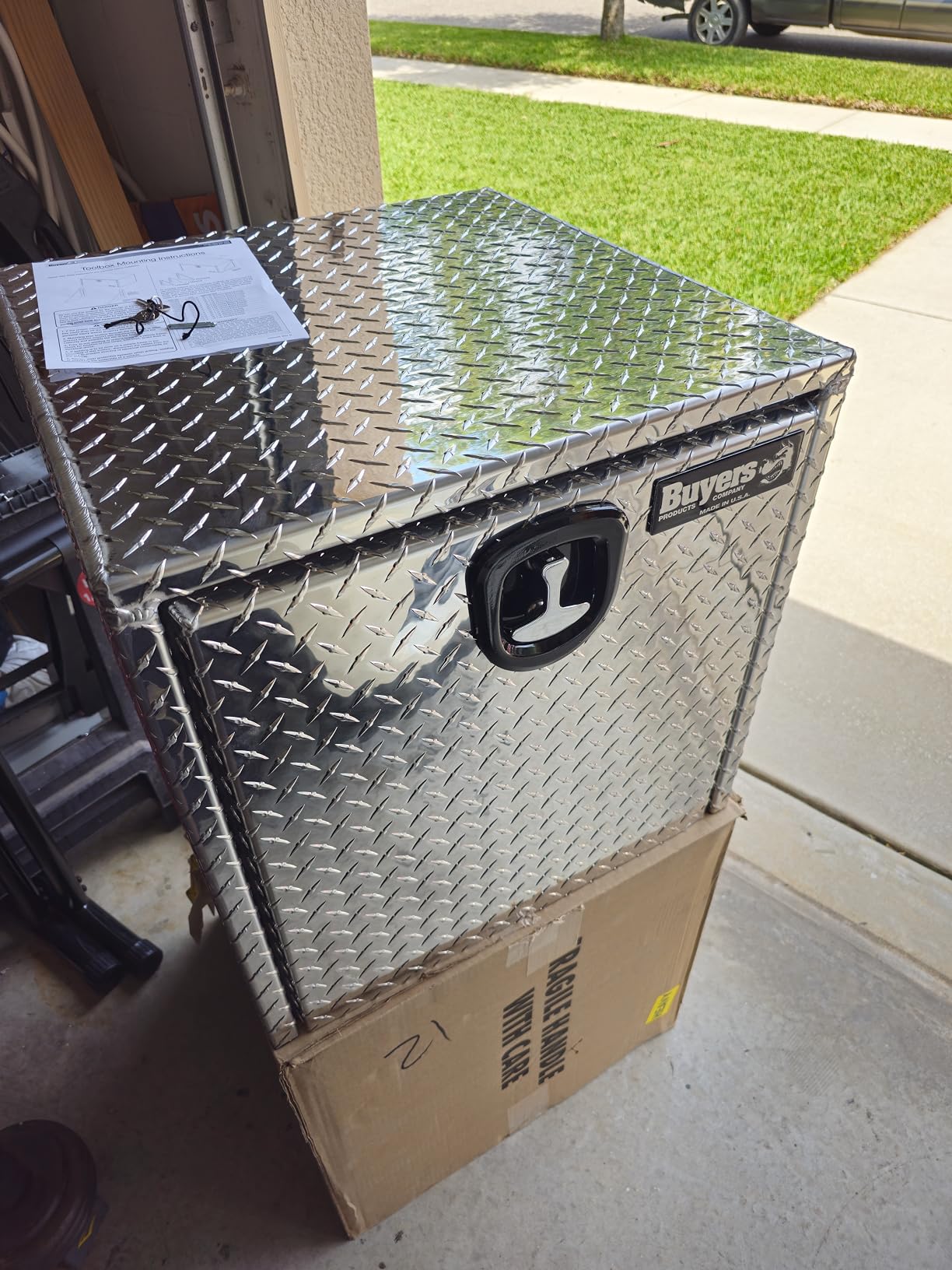 Buyers Products 1705115 Diamond Tread Aluminum Underbody Truck Tool Box, 18 x 18 x 60, Made in USA, .100 in. Thick, Corrosion-Resistant, Locking Compression Latch, Secure Storage for Work Trucks customer photo 2