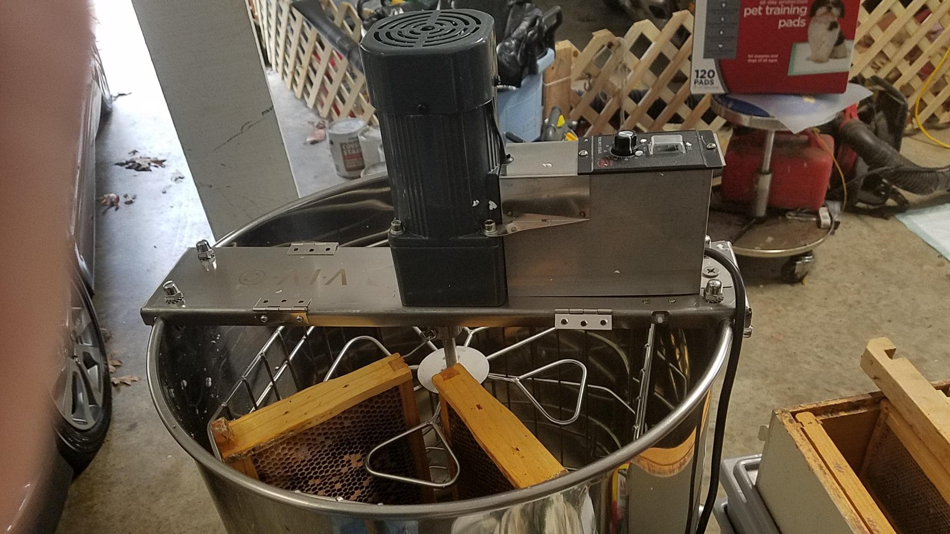 VIVO Electric Honey Extractor 8 Frame Rack, BEE-V004E customer photo 2
