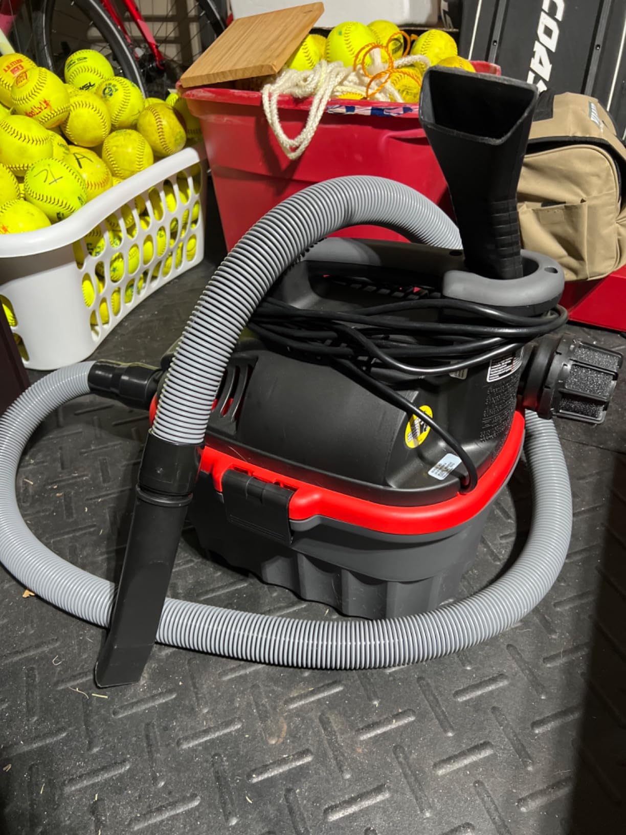 RIDGID 50313 Model 4000RV 4-Gallon Portable Wet and Dry Compact Vacuum Cleaner with 5.0 Peak-HP Motor, Red customer photo 1