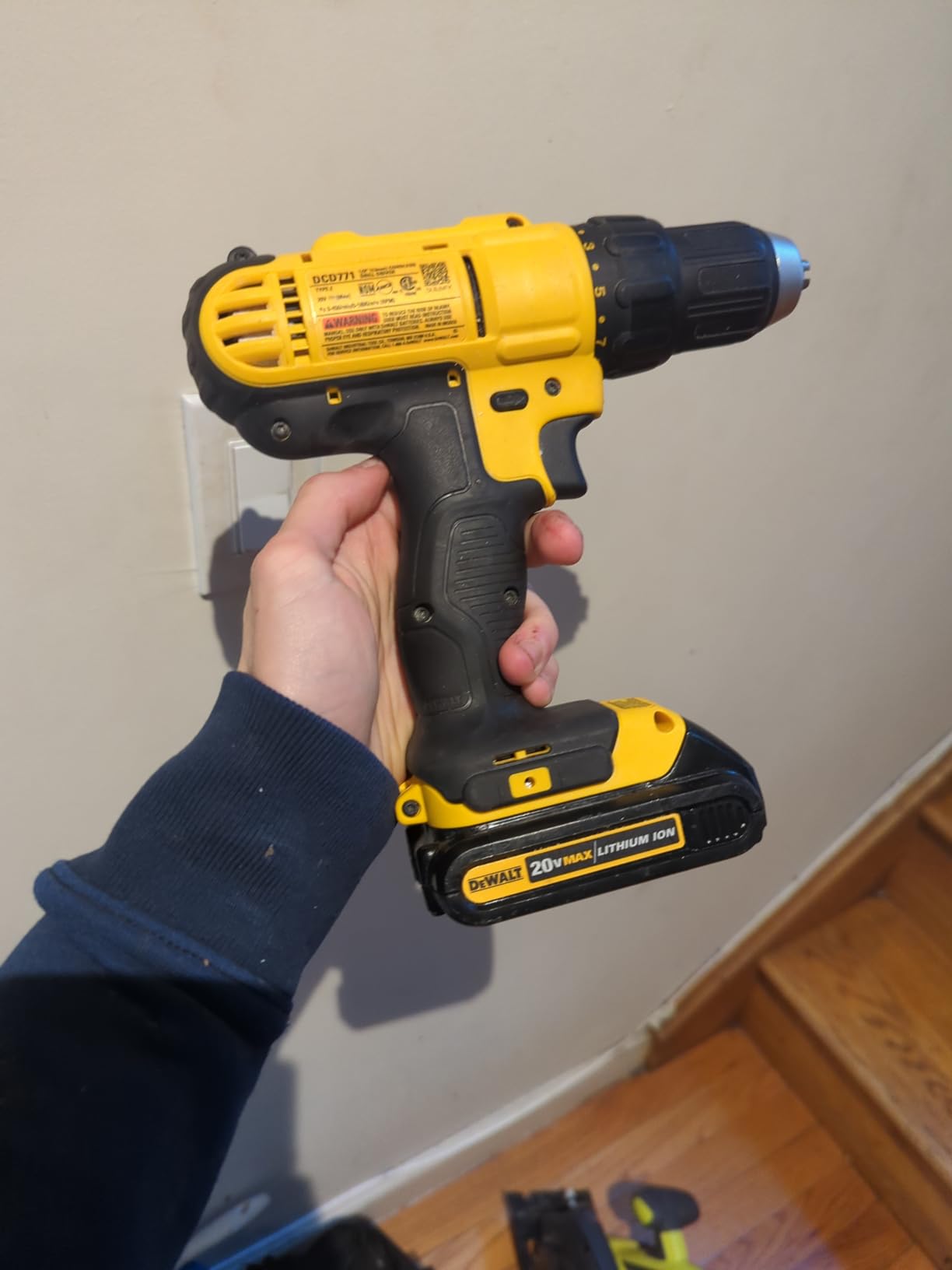 DEWALT 20V MAX Cordless Drill Impact Driver and LED Work Light Portable, Power Tool Combo Kit 3 Tool, 2 Batteries and Charger Included (DCK340C2) customer photo 1