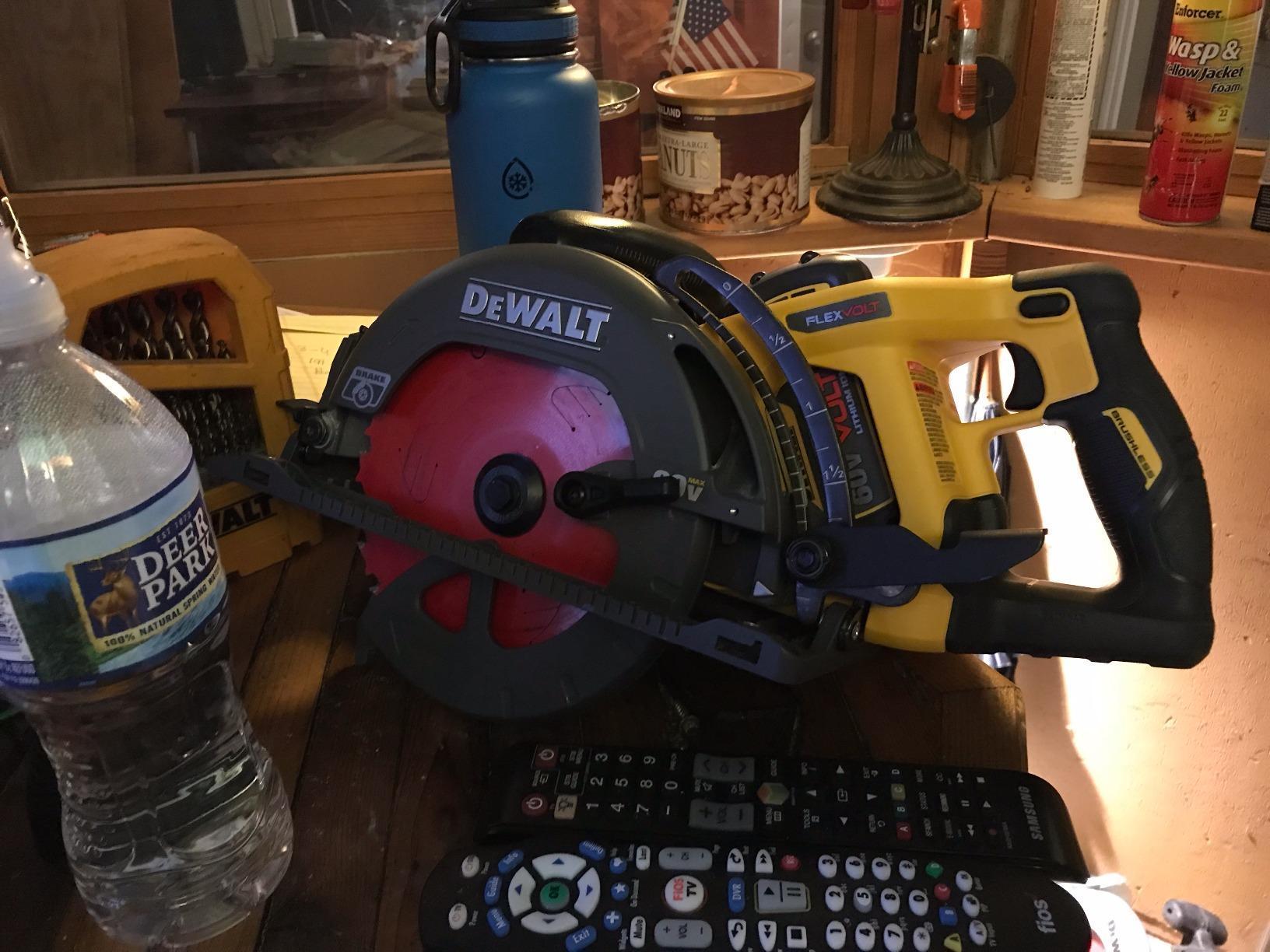 DEWALT FLEXVOLT 60V MAX* Circular Saw for Framing, 7-1/4-Inch, Tool Only (DCS577B) customer photo 2