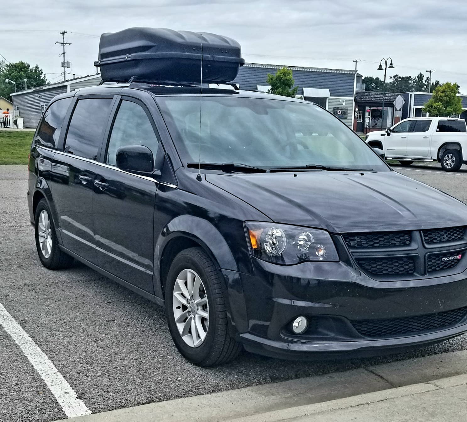 JEGS Rooftop Cargo Carrier - Heavy Duty Weatherproof Storage - Made in USA - 18 Cubic Ft - 110 Lb Capacity - Aero Hard Shell customer photo 1