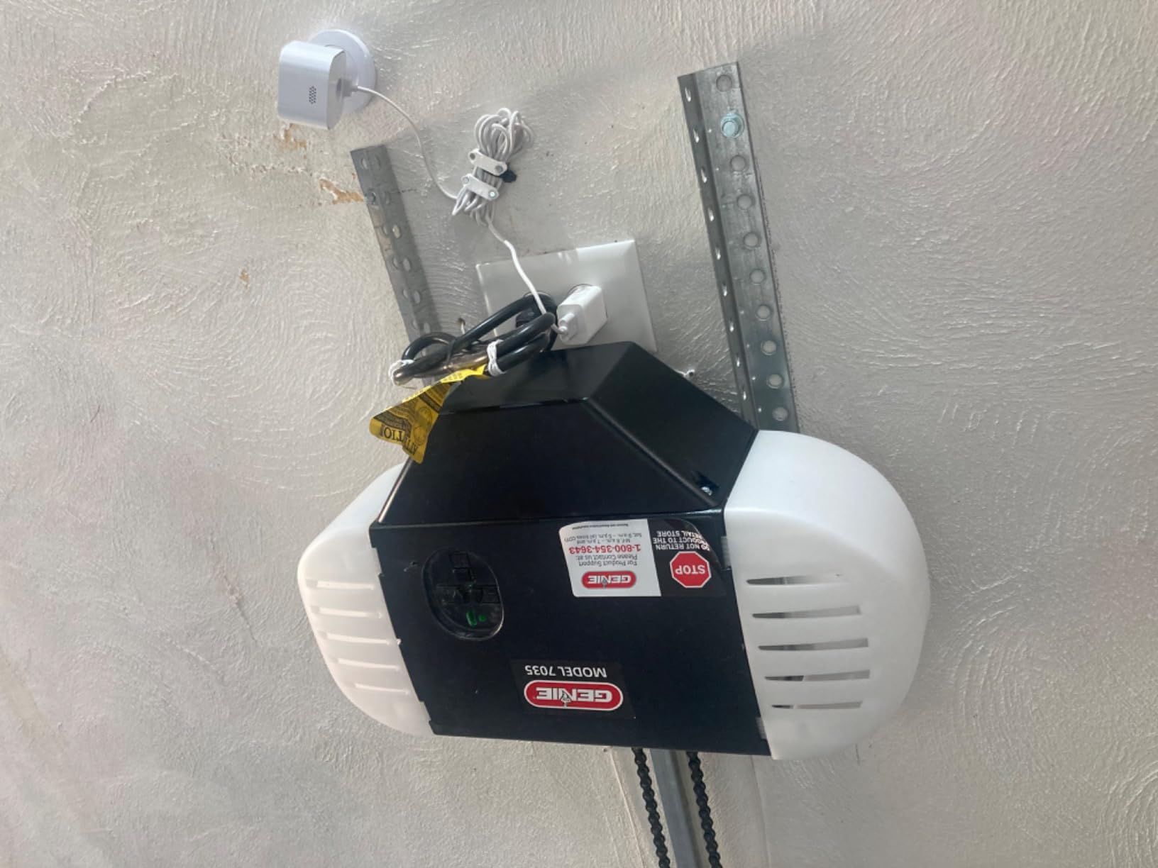 Genie Chain Drive 750 3/4 HPc Garage Door Opener with Battery Backup - Heavy Duty - 7035-TKV customer photo 1
