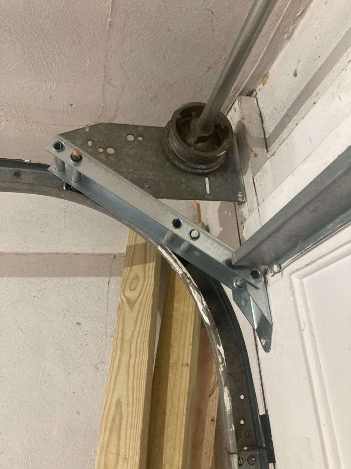 Genie Chain Drive 750 3/4 HPc Garage Door Opener with Battery Backup - Heavy Duty - 7035-TKV customer photo 2